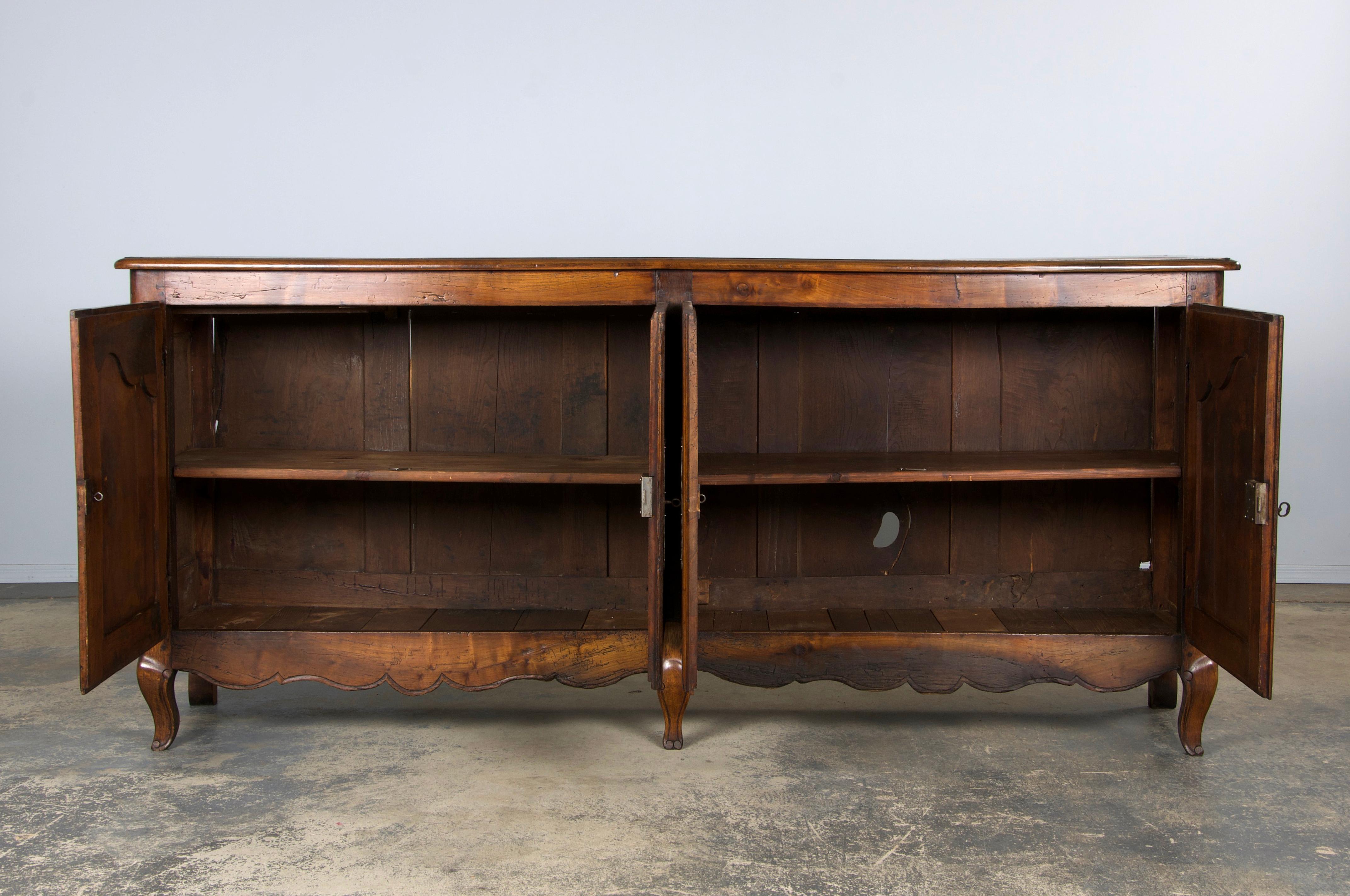 Intagliato a mano Credenza in legno di Oak Oak del XIX secolo, stile Luigi XV, francese e di campagna in vendita