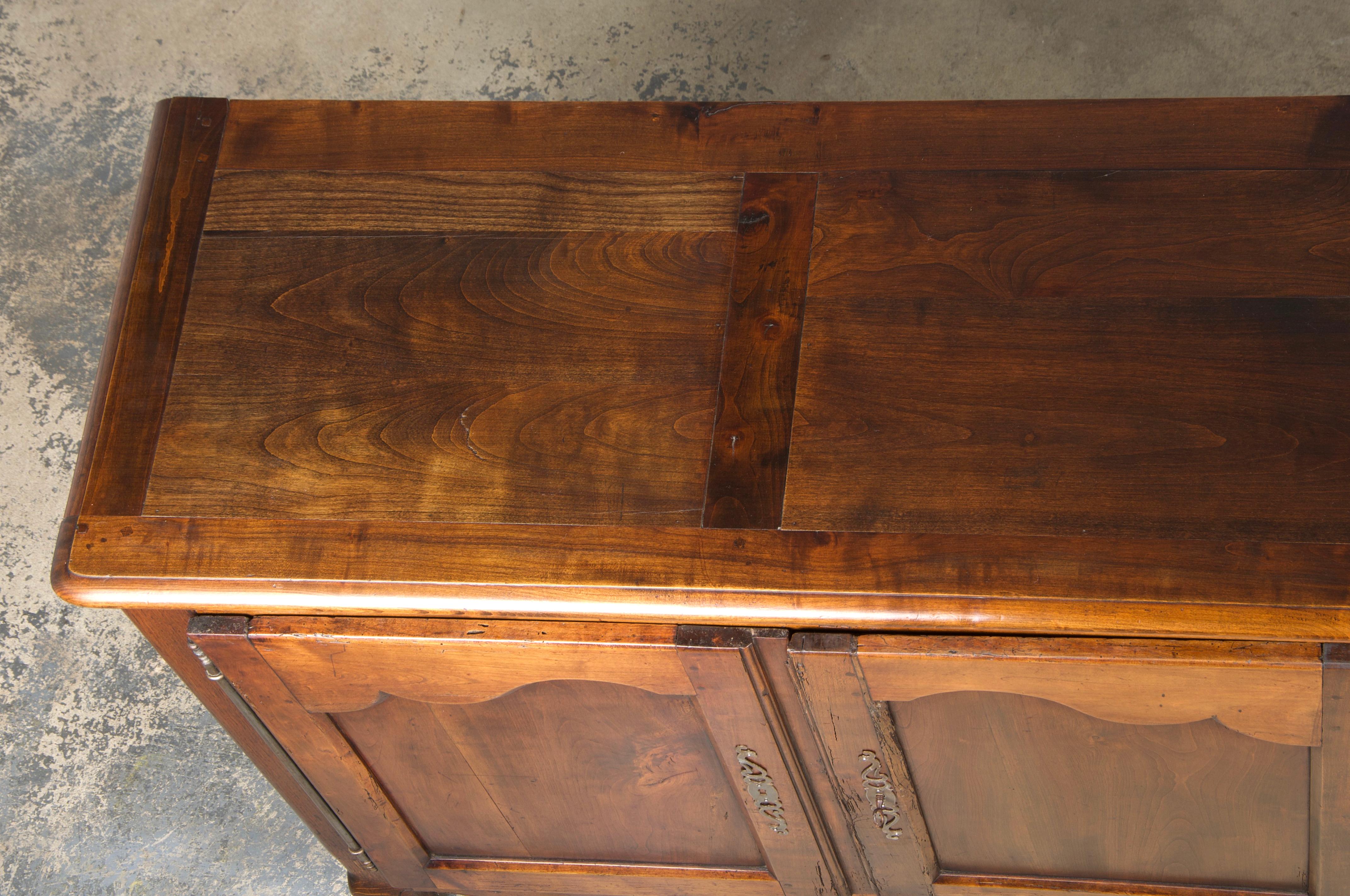 Credenza in legno di Oak Oak del XIX secolo, stile Luigi XV, francese e di campagna in vendita 1