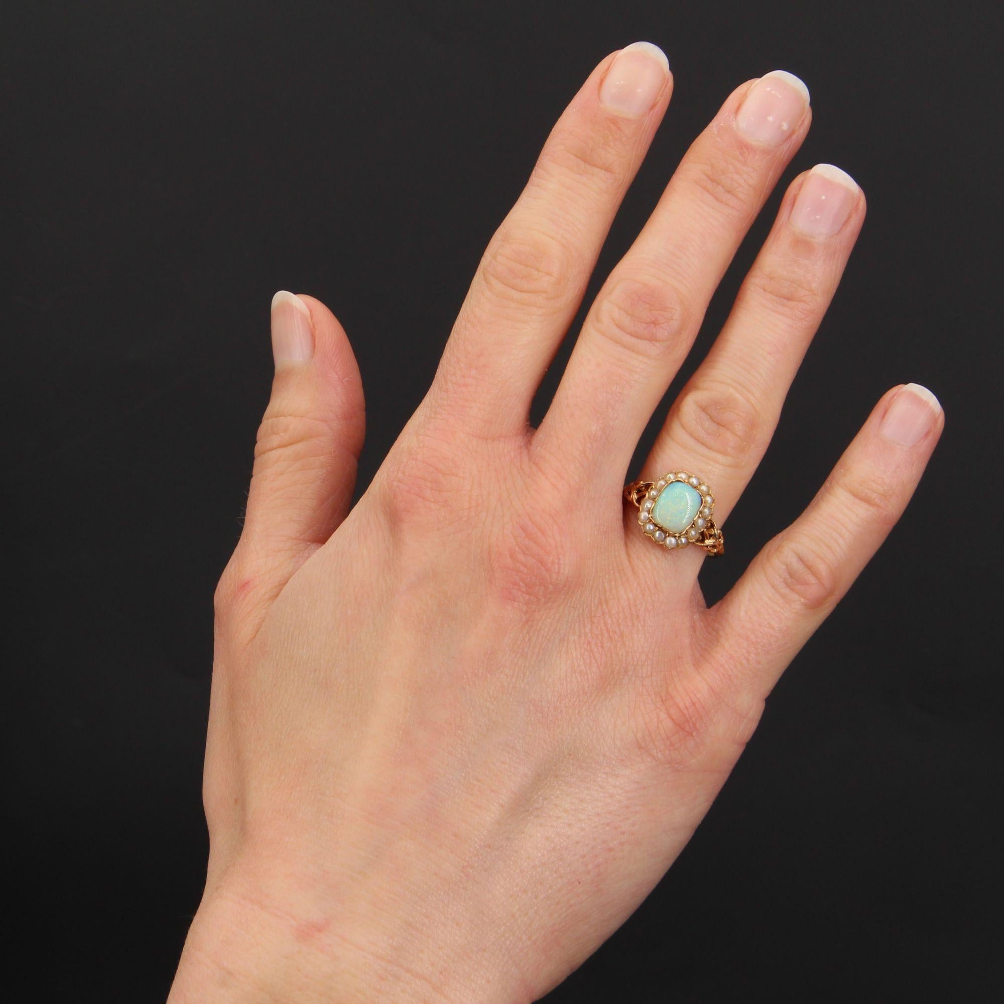 Ring in 18 karat yellow gold, owl hallmark.
Feminine antique ring, it is decorated in the center of an opal cabochon in a surround of natural half pearls. The setting is delicately openwork chiseled to the base of the ring.
Weight of the opal : 0.79