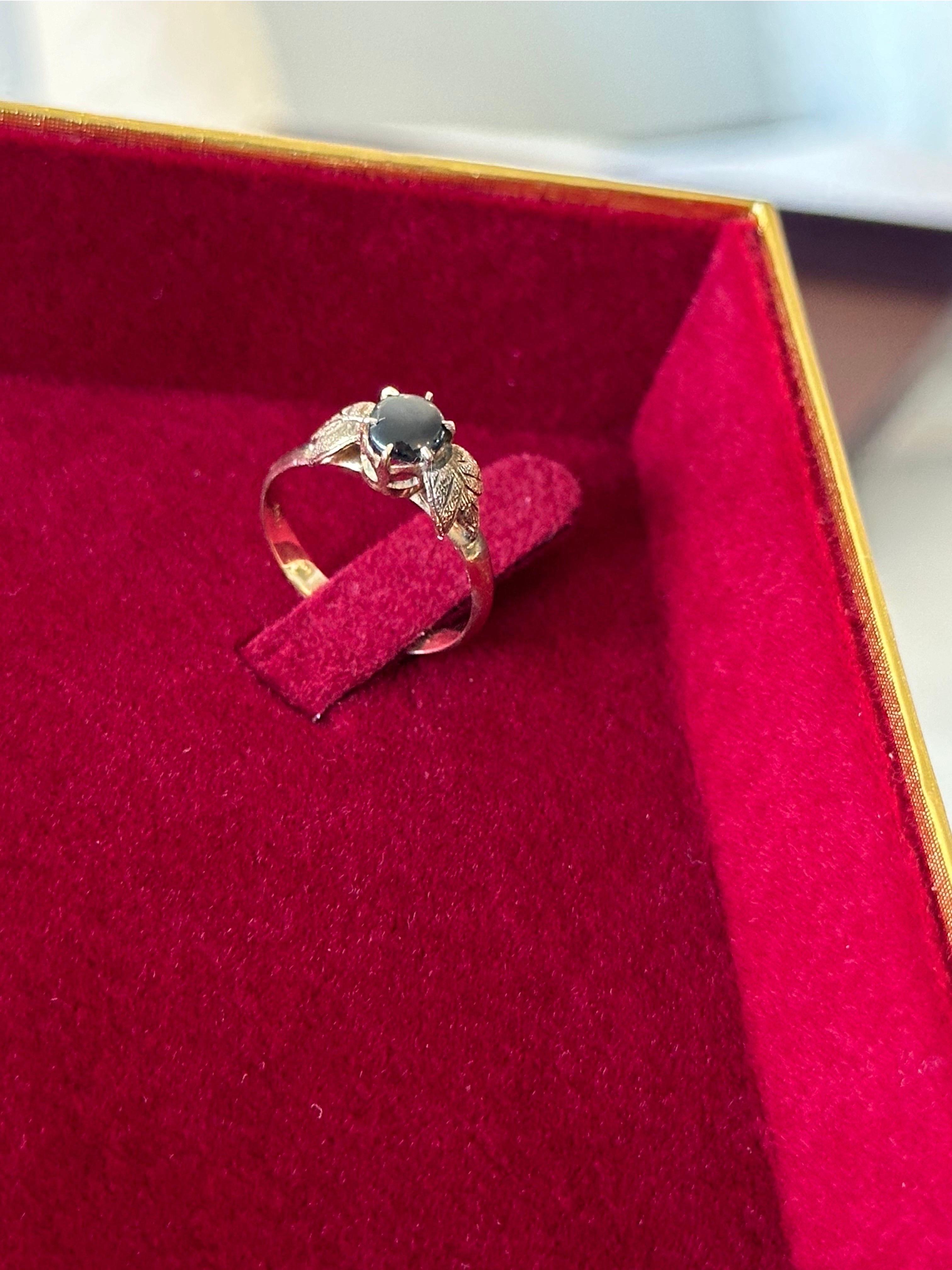 19th Century 0.85ctw Black Onyx 10K Yellow Gold Ring In Excellent Condition For Sale In West Palm Beach, FL