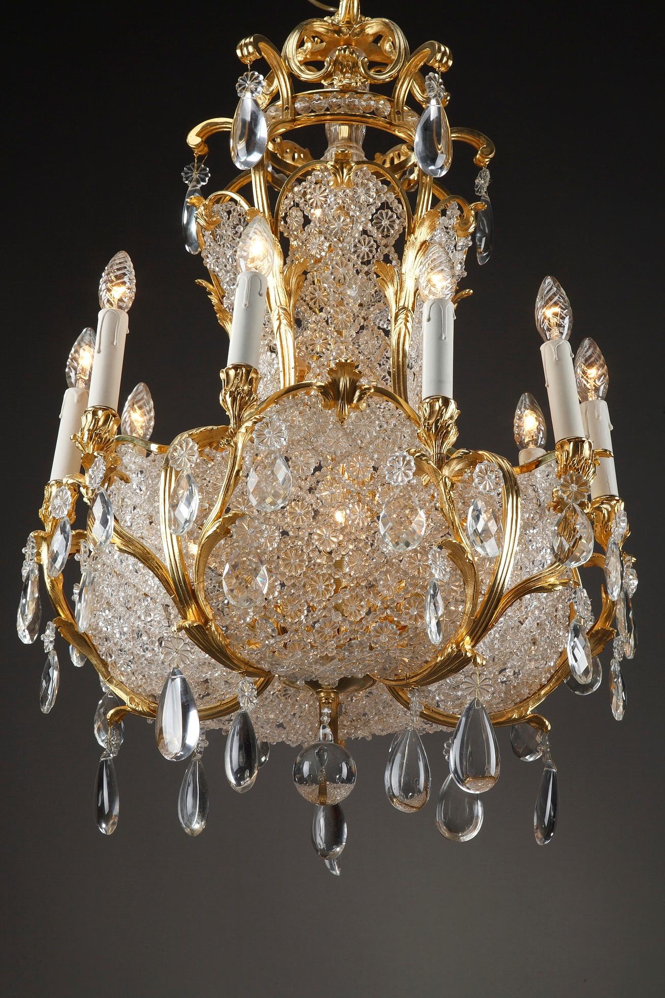 Lustre en forme de panier à 10 lumières en bronze doré et cristal du XIXe siècle en vente 3