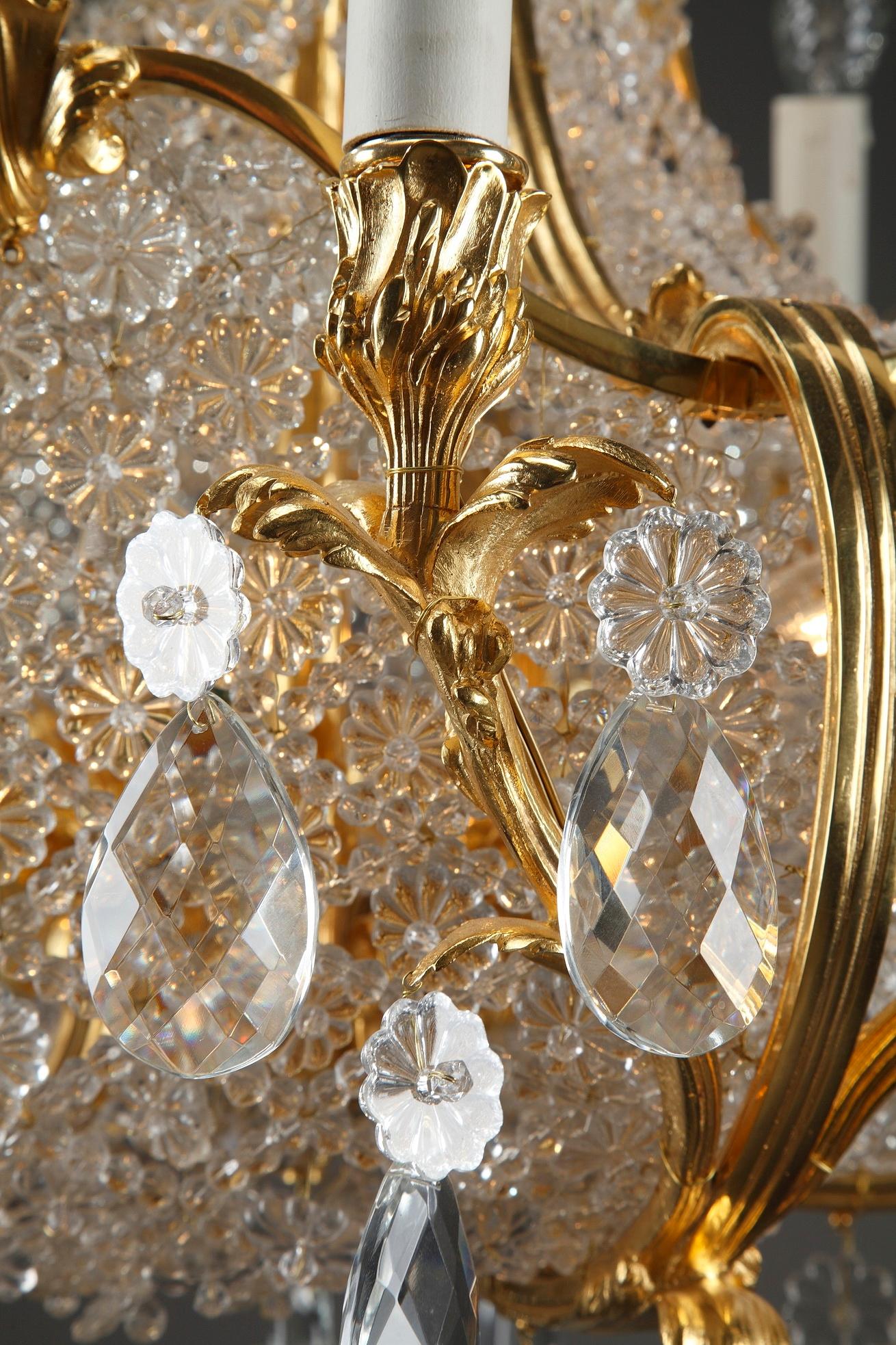 Lustre en forme de panier à 10 lumières en bronze doré et cristal du XIXe siècle en vente 8