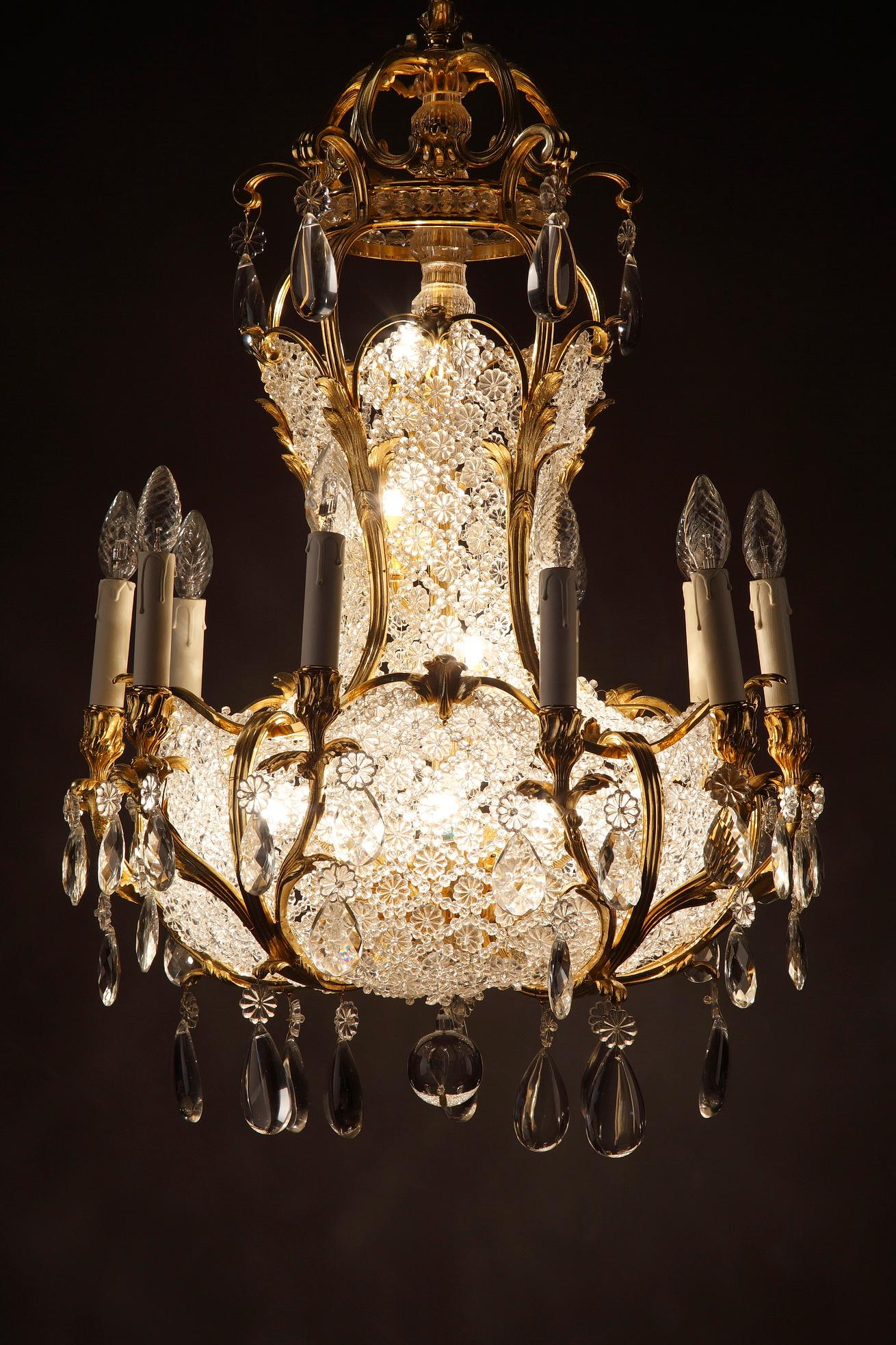 Lustre en forme de panier à 10 lumières en bronze doré et cristal du XIXe siècle en vente 9