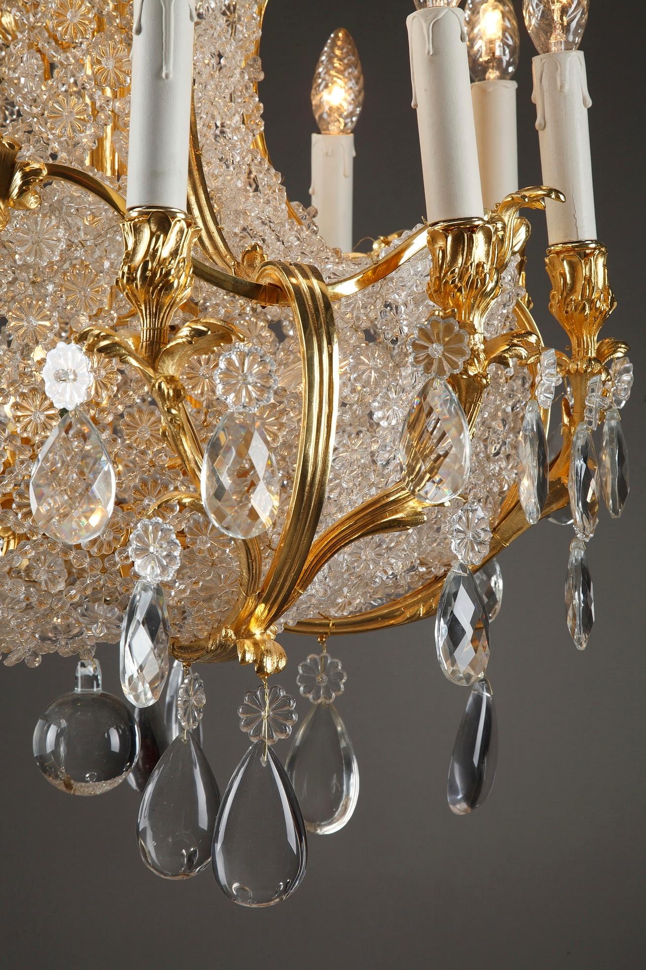 Lustre en forme de panier à 10 lumières en bronze doré et cristal du XIXe siècle en vente 1