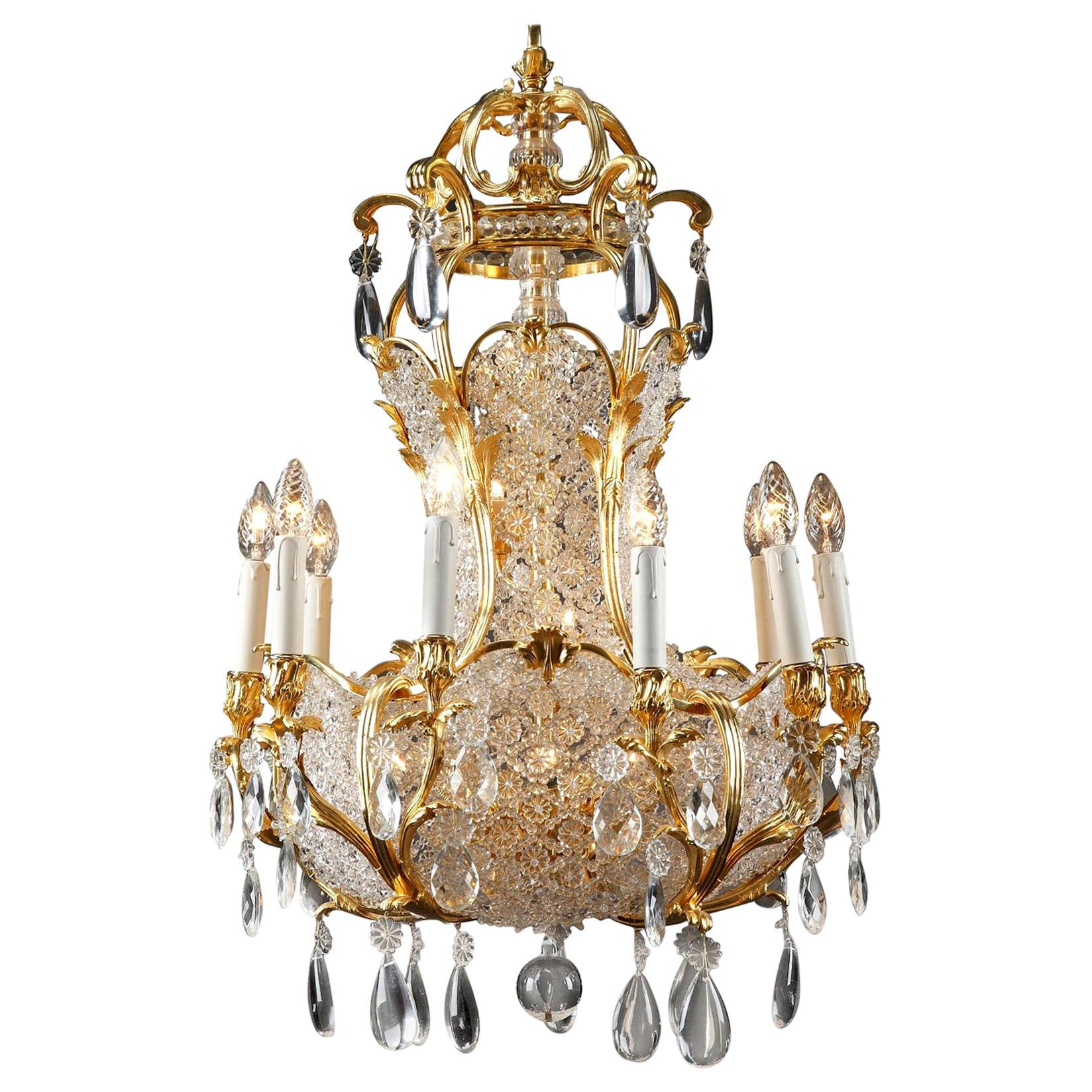 19. Jahrhundert, Korbförmiger Kronleuchter mit 10 Lichtern aus Goldbronze und Kristall