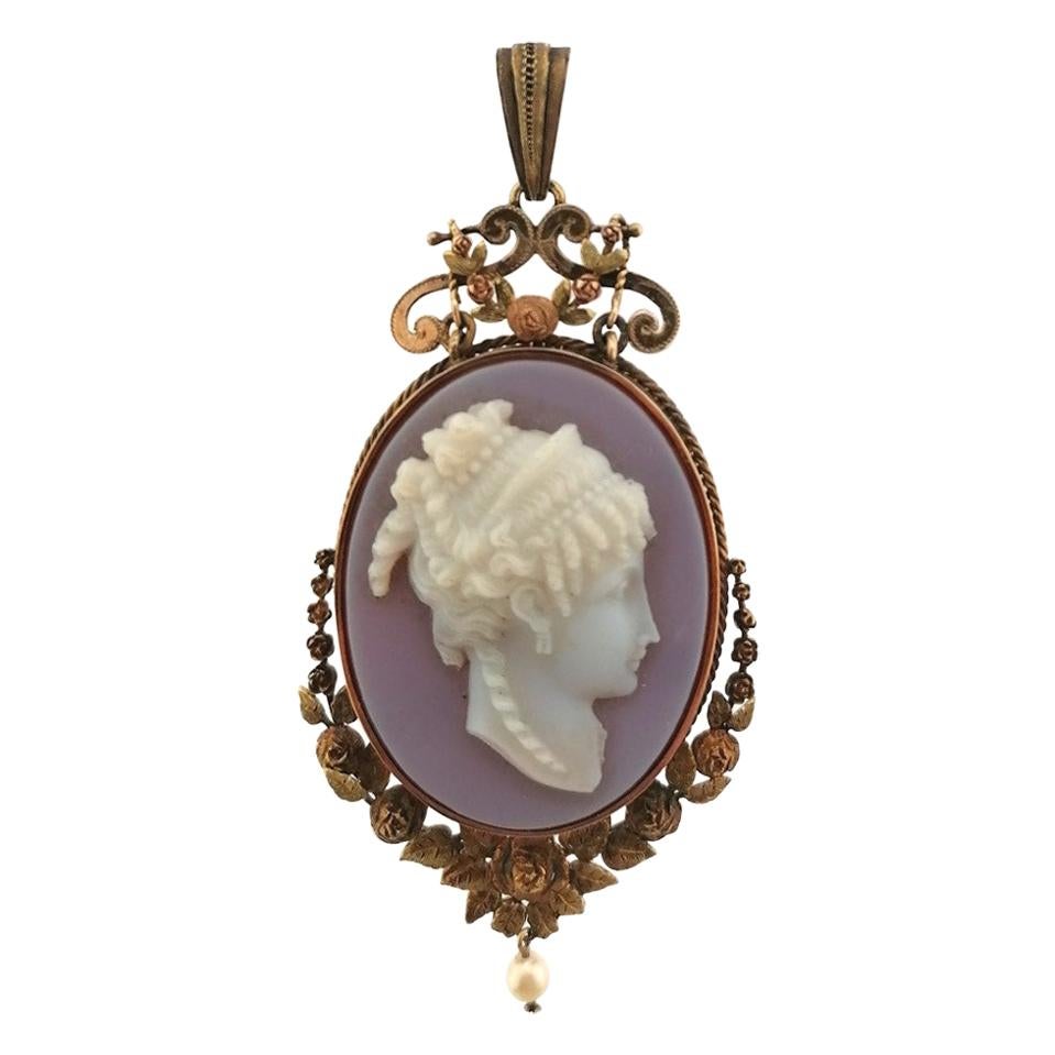 19th Century 14 Karat Gold and White Agate Locket Pendant For Sale
