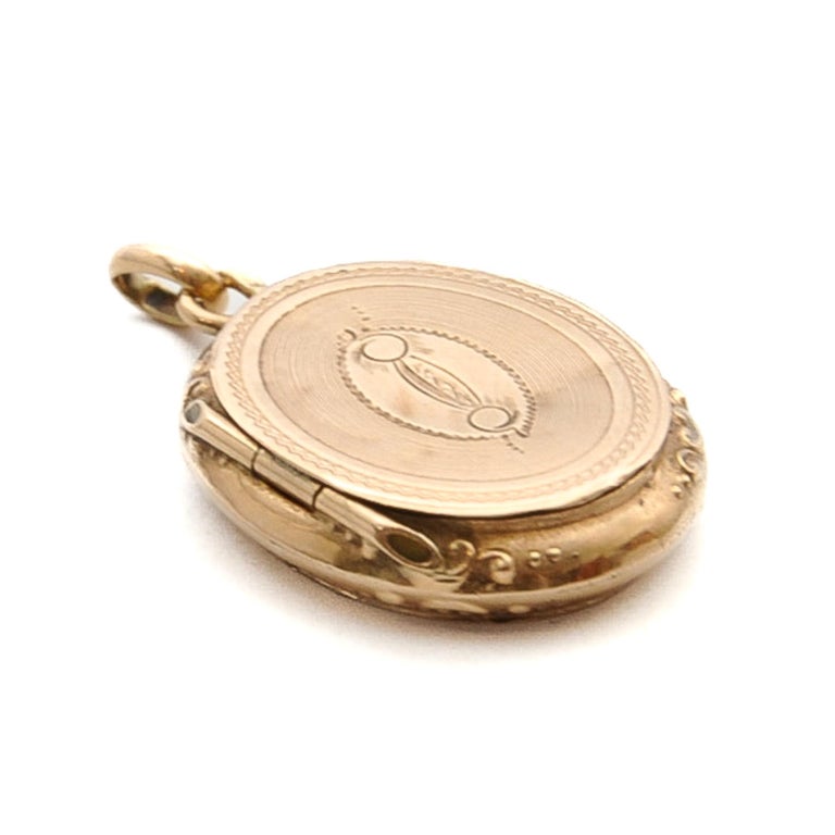 19th Century 14K Gold Mourning Locket Pendant For Sale 3