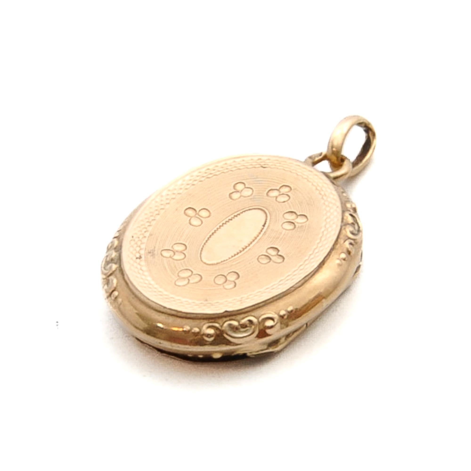 Antique 14 Karat Gold Mourning Locket Pendant For Sale 4