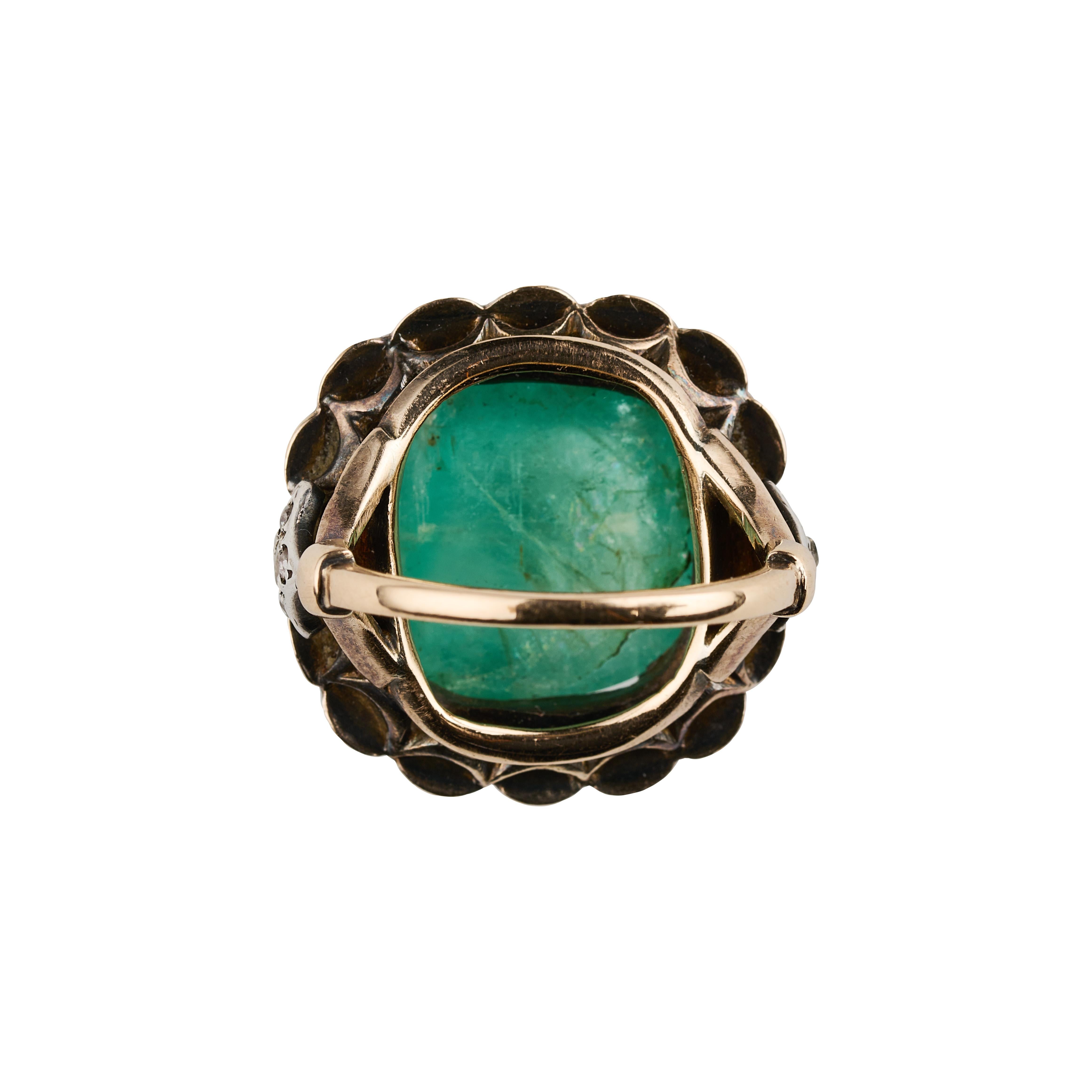 15 Karat sugerloaf Cabochon-Smaragd und Diamanten im Rosenschliff Cluster-Ring aus dem 19. Jahrhundert 4
