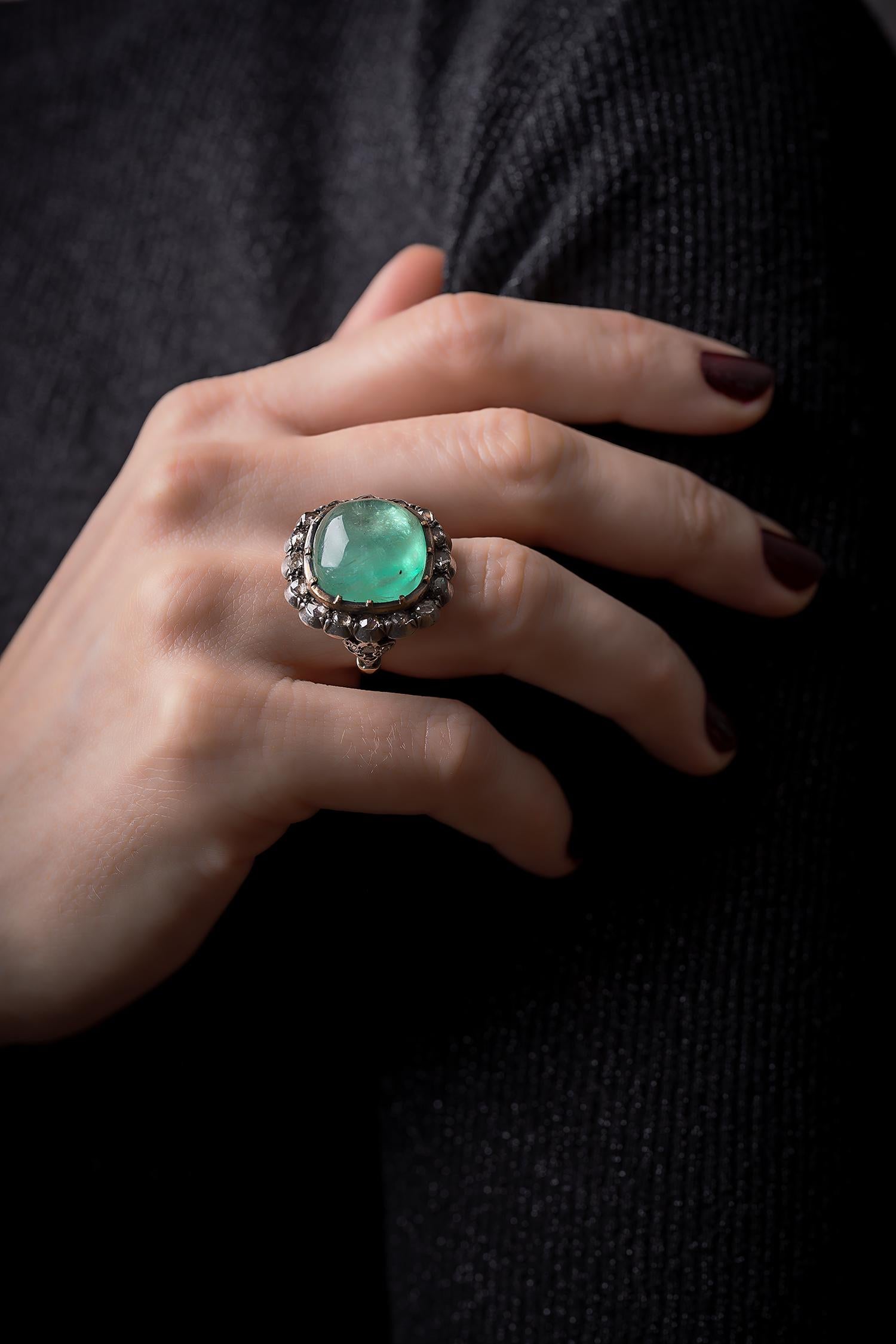 15 Karat sugerloaf Cabochon-Smaragd und Diamanten im Rosenschliff Cluster-Ring aus dem 19. Jahrhundert für Damen oder Herren