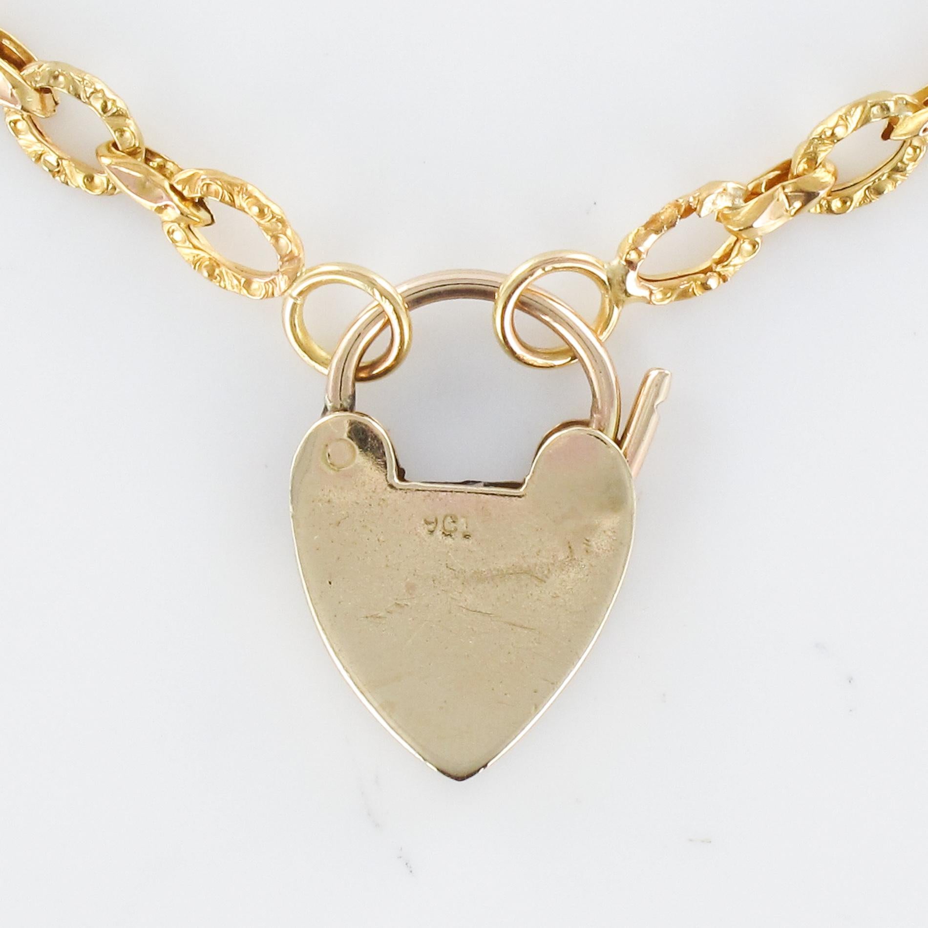 19th Century 18 Karat Yellow Gold Chiseled Chain Heart-Shaped Padlock Necklace For Sale 3