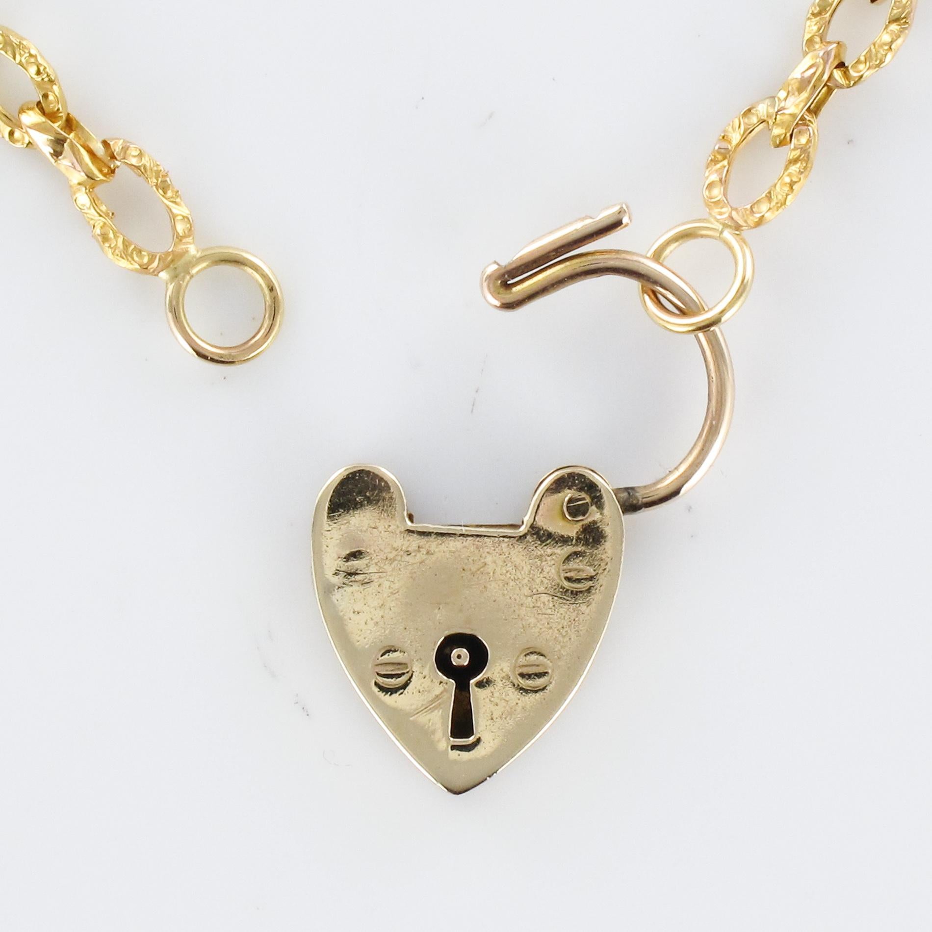 19th Century 18 Karat Yellow Gold Chiseled Chain Heart-Shaped Padlock Necklace For Sale 4