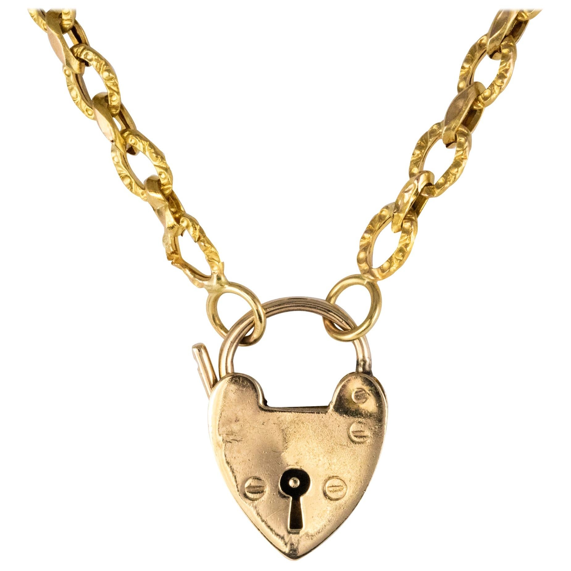 19th Century 18 Karat Yellow Gold Chiseled Chain Heart-Shaped Padlock Necklace For Sale