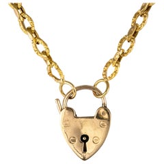 Antique 19th Century 18 Karat Yellow Gold Chiseled Chain Heart-Shaped Padlock Necklace