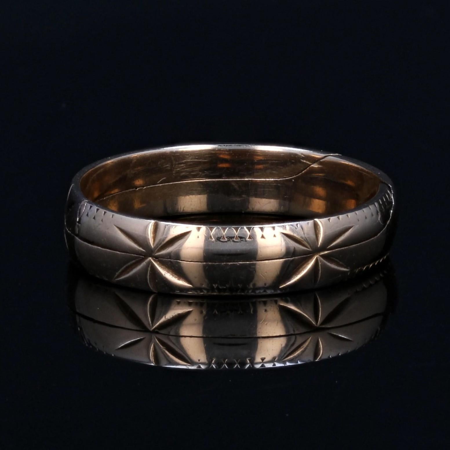 19th Century 18 Karat Yellow Gold Opening Wedding Ring In Good Condition For Sale In Poitiers, FR
