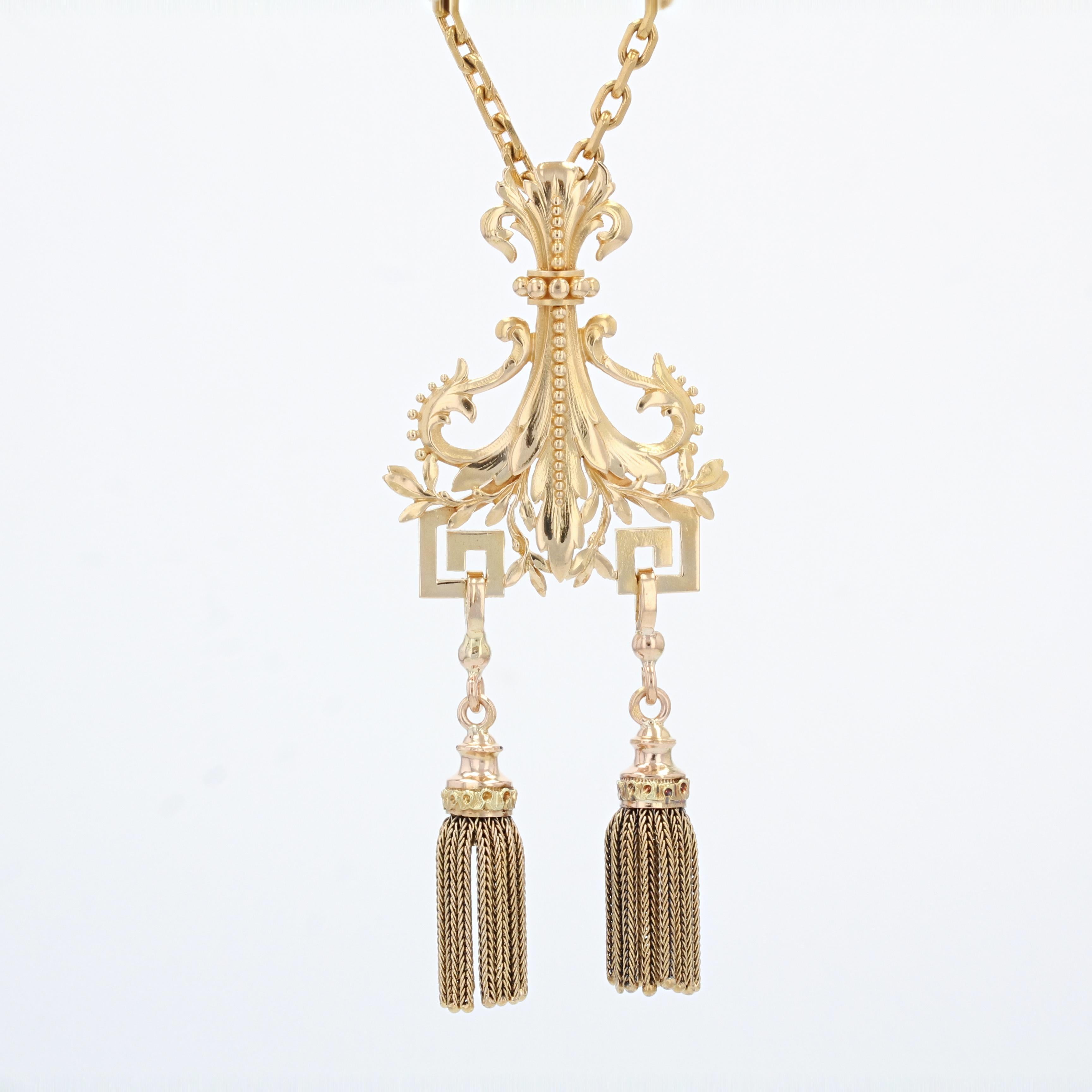 19th Century 18 Karat Yellow Gold Tassels Pendant In Excellent Condition For Sale In Poitiers, FR