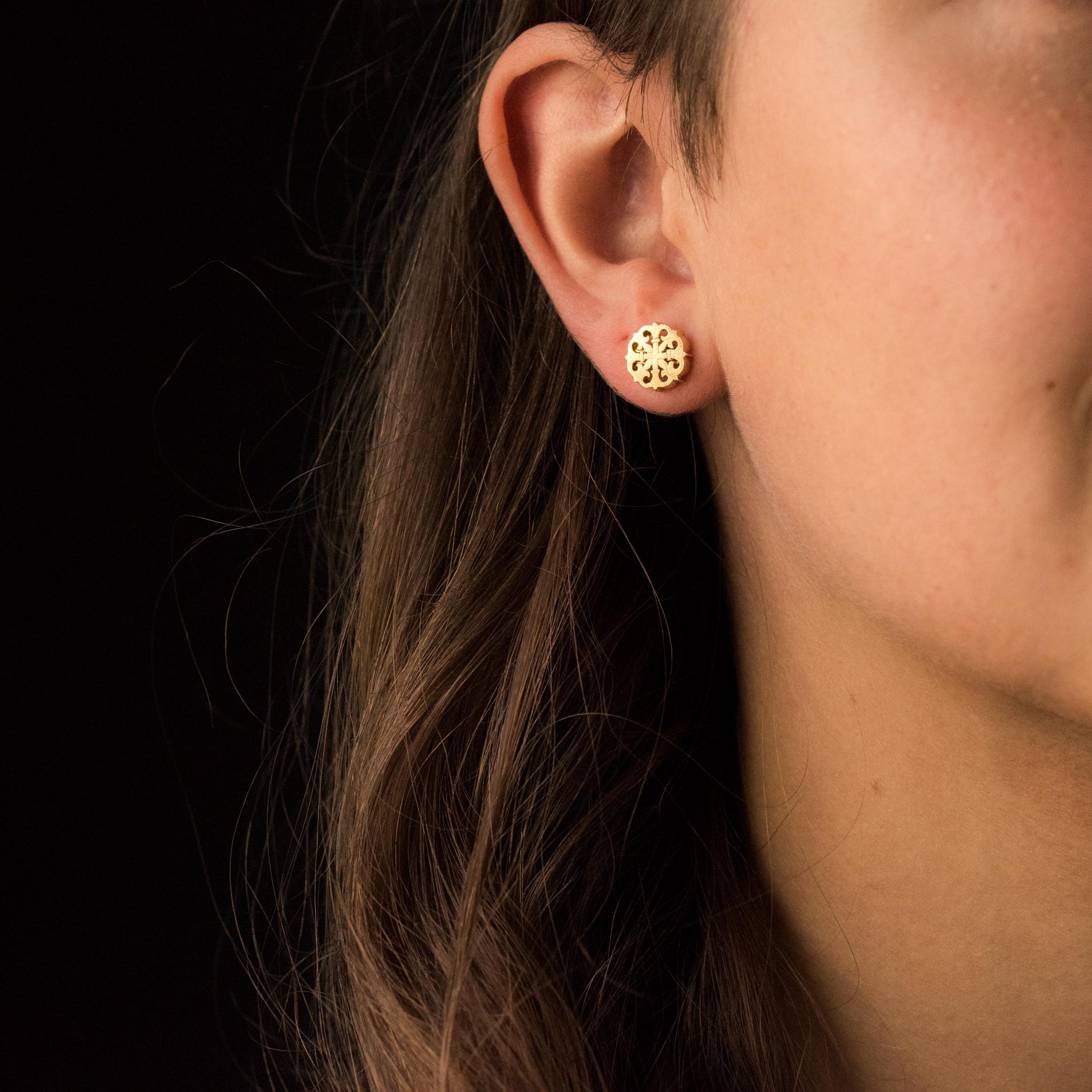19th Century 18 Karat Yellow Gold Stud Earrings In Good Condition In Poitiers, FR