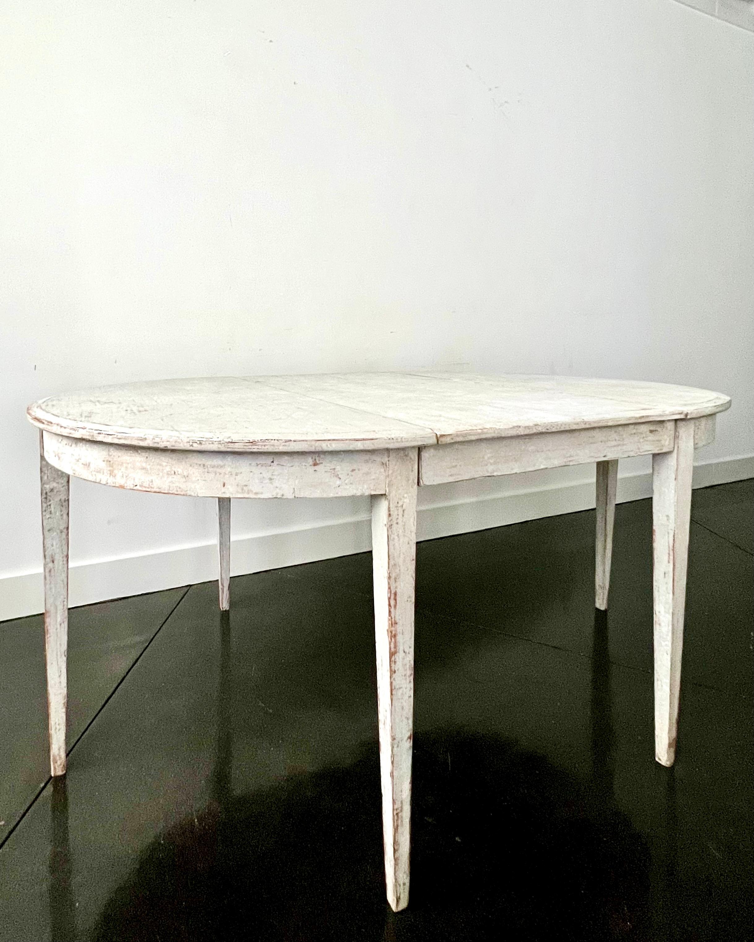 19th Century, 1820 Swedish Period Gustavian Extending Table For Sale 3
