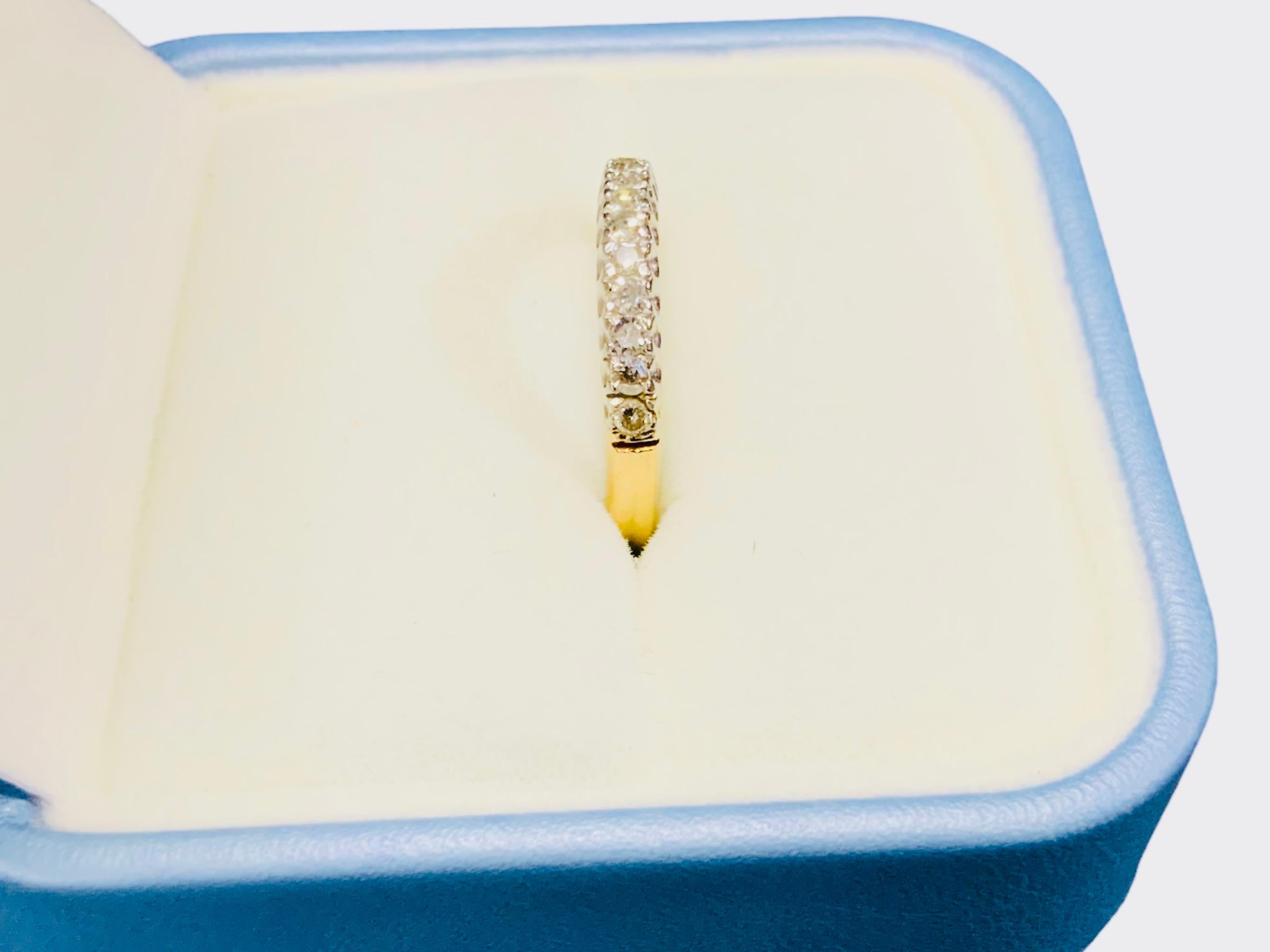 19e siècle Bague d'anniversaire en or 18K avec diamants en vente 3