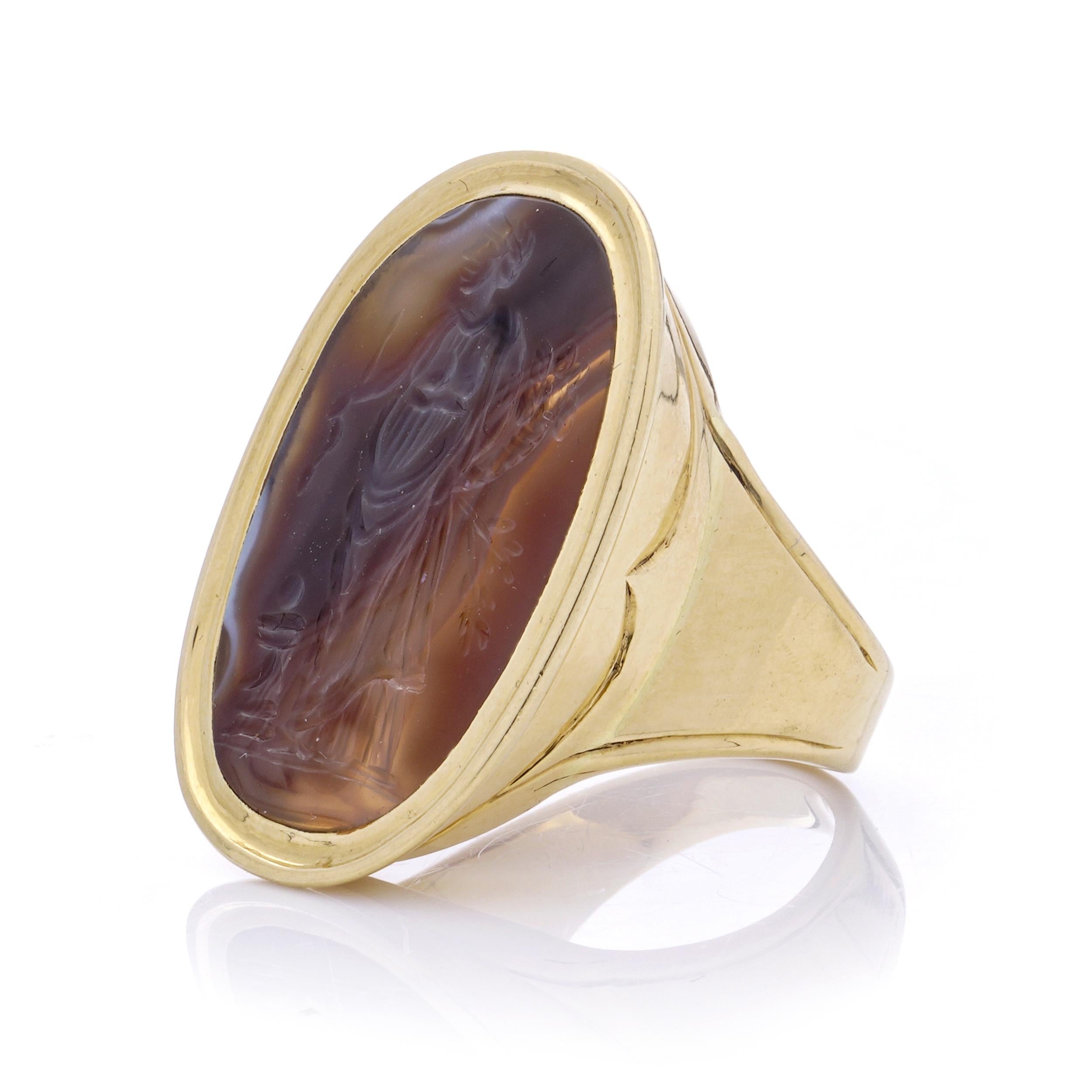 19th century 18kt. gold signet ring featuring Ceres goddess  For Sale 1