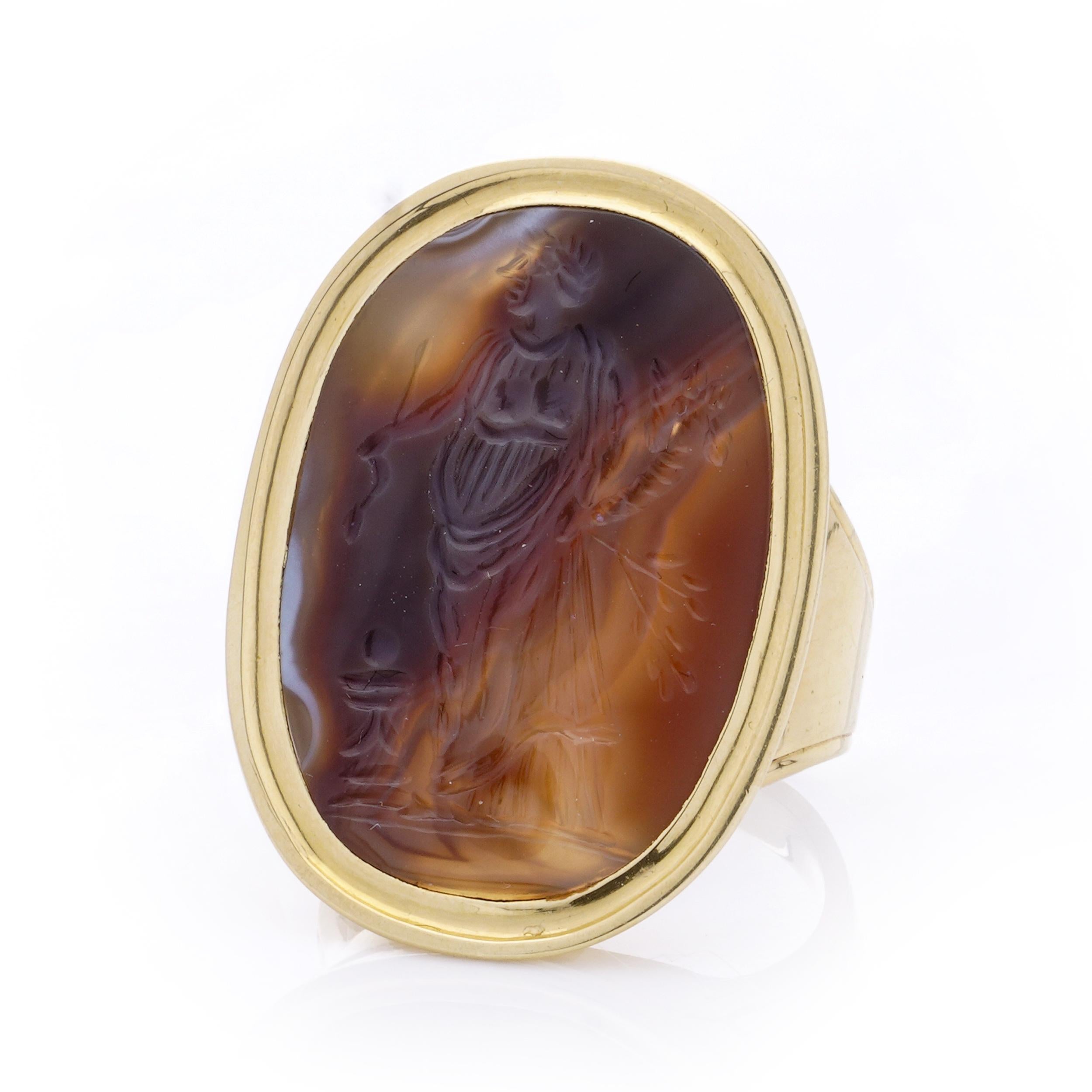 19th century 18kt. gold signet ring featuring Ceres goddess  For Sale 2
