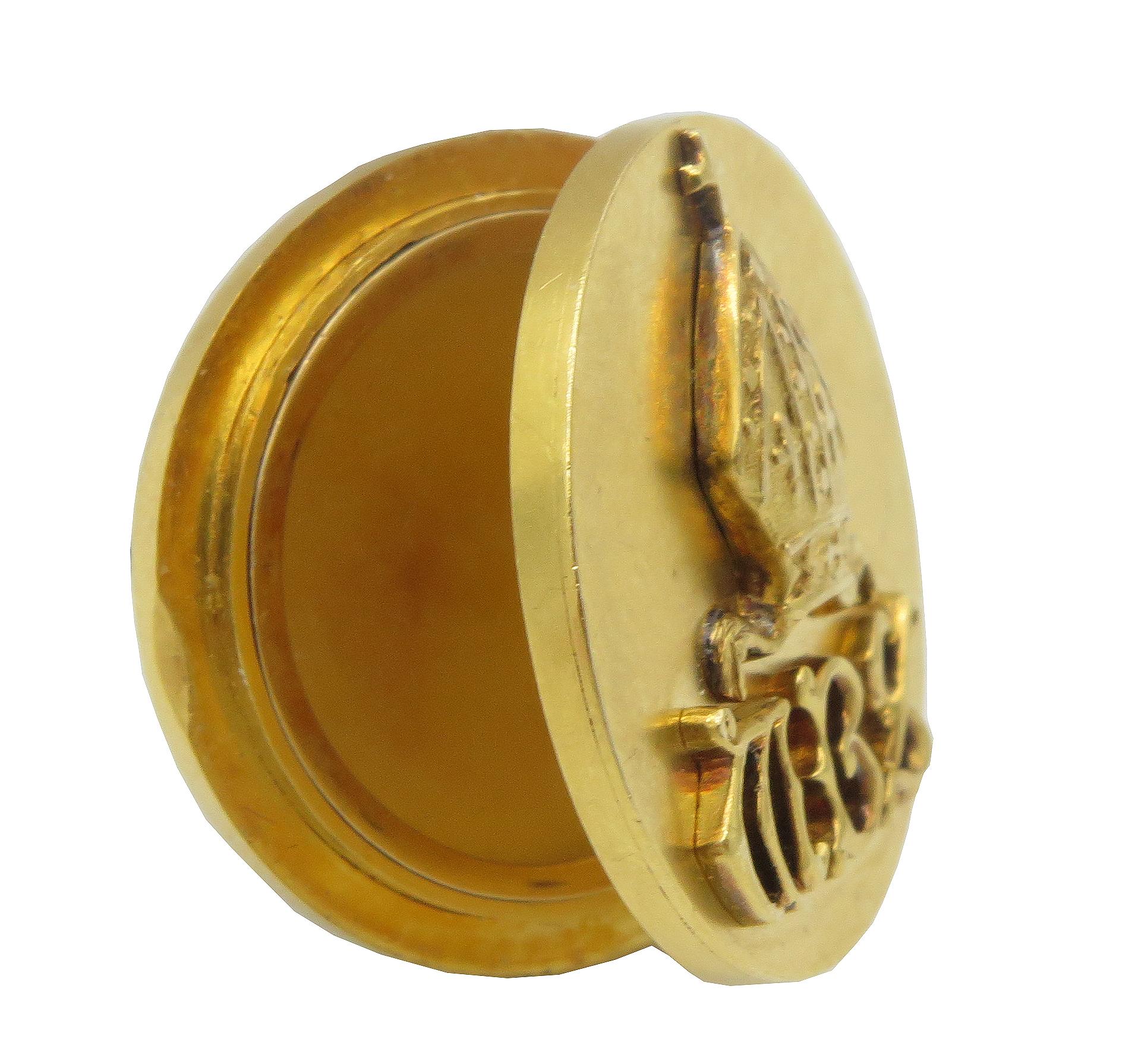 19th Century 18 Karat Gold MBS Engraved Bishop Lcket Style Bishops Cufflinks In Excellent Condition For Sale In West Palm Beach, FL