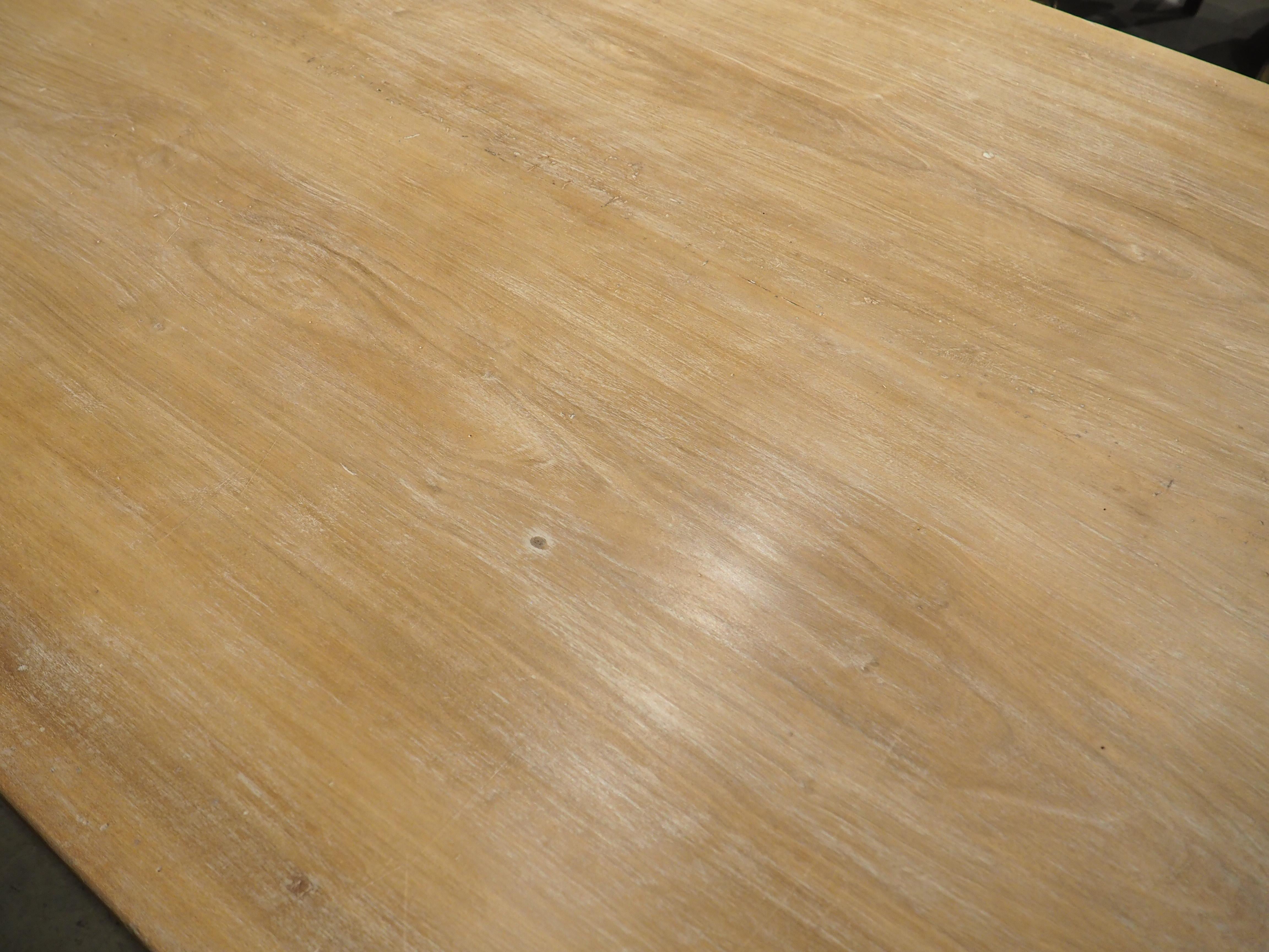 Table de salle à manger à deux rangs en noyer du 19e siècle, Italie en vente 4