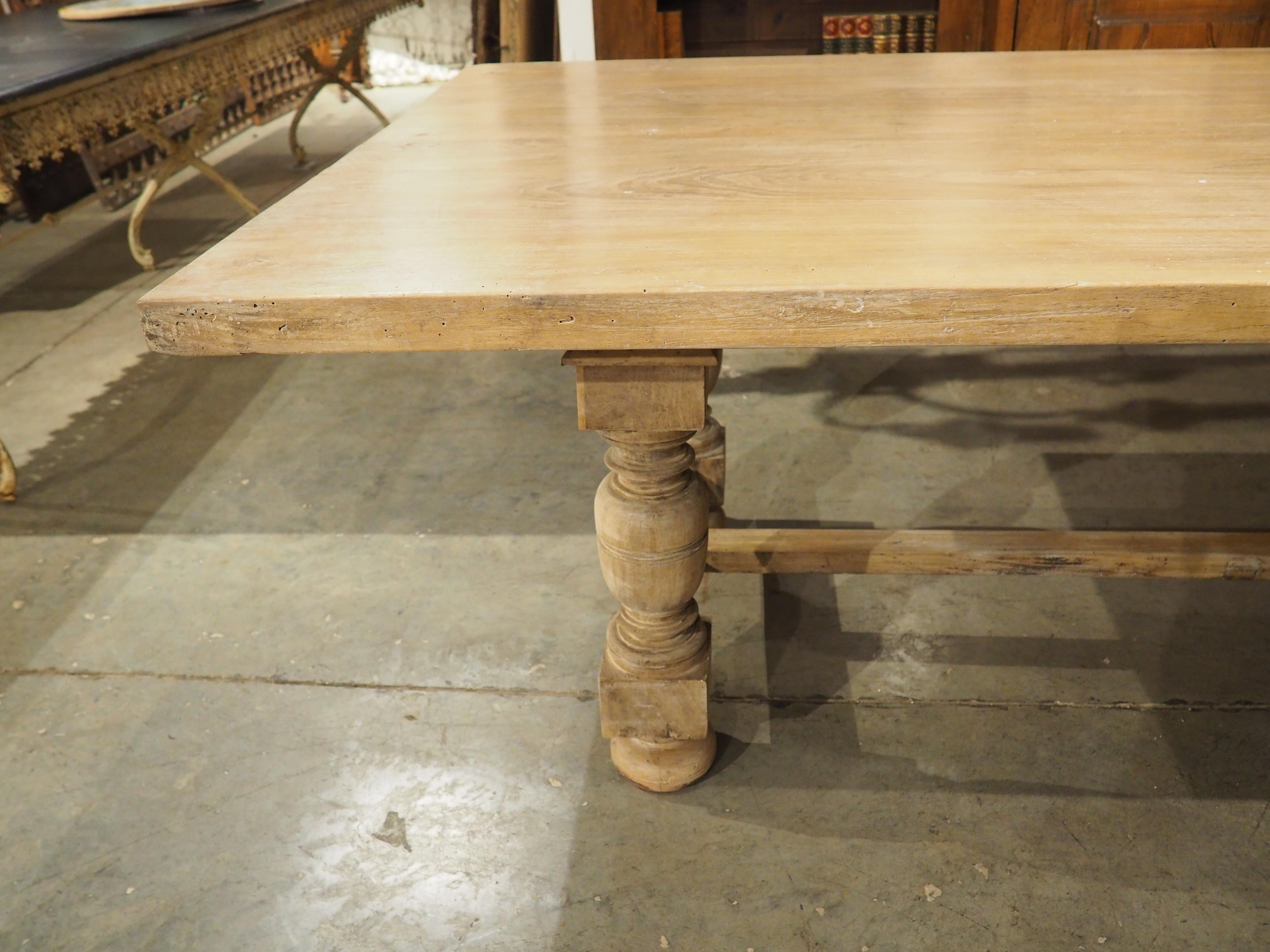 Table de salle à manger à deux rangs en noyer du 19e siècle, Italie en vente 5