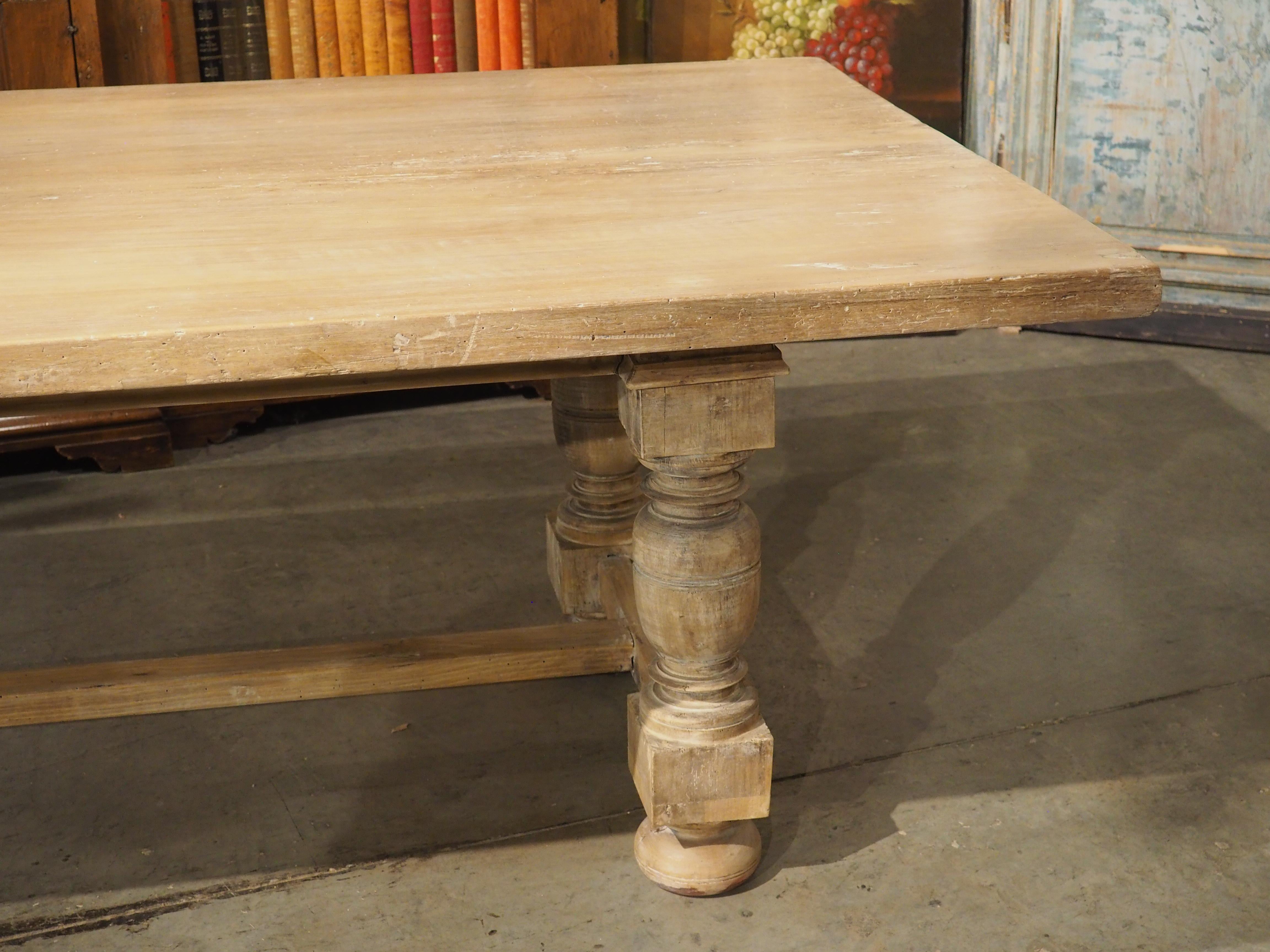 Table de salle à manger à deux rangs en noyer du 19e siècle, Italie en vente 7