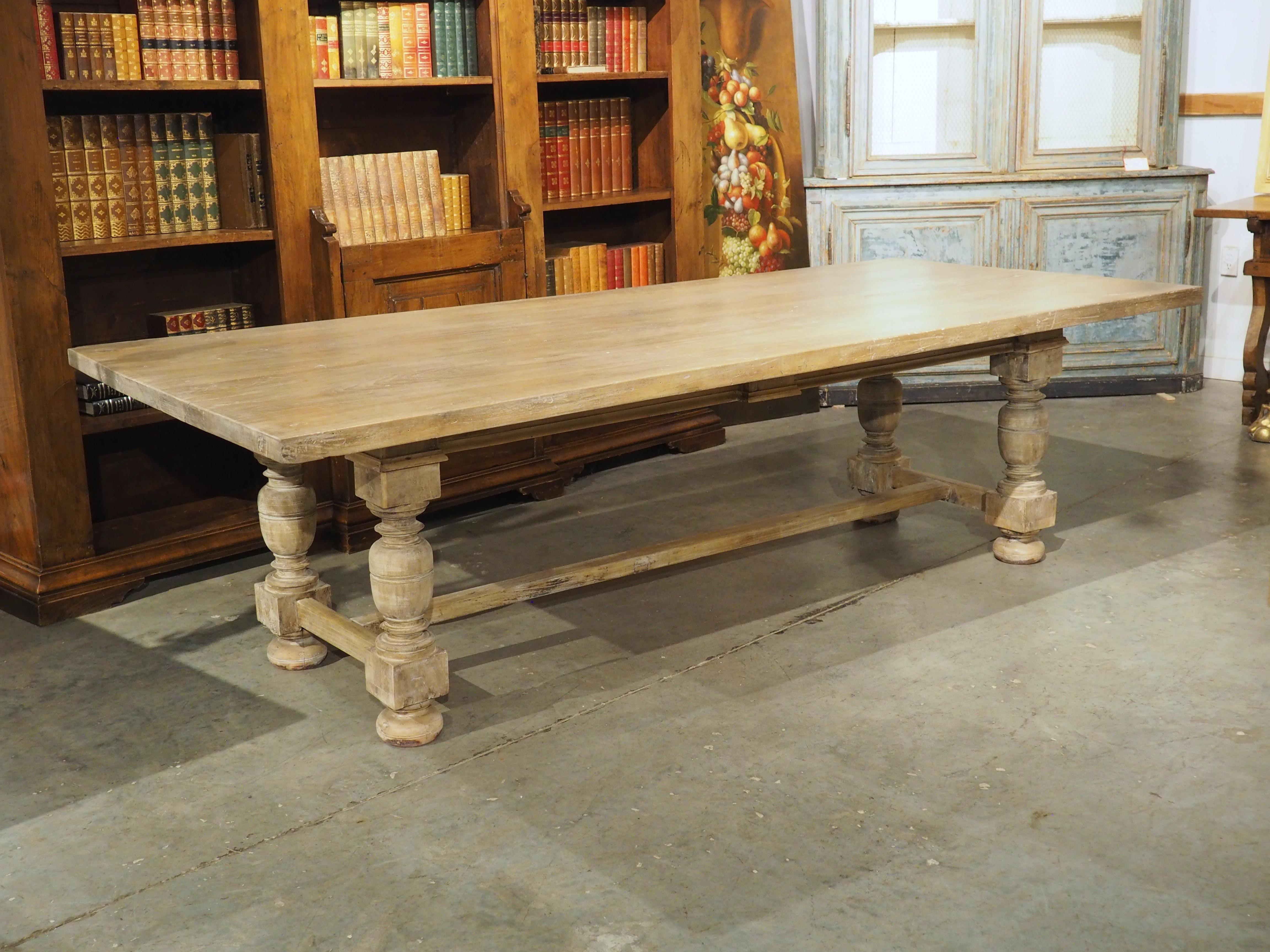 Table de salle à manger à deux rangs en noyer du 19e siècle, Italie en vente 12