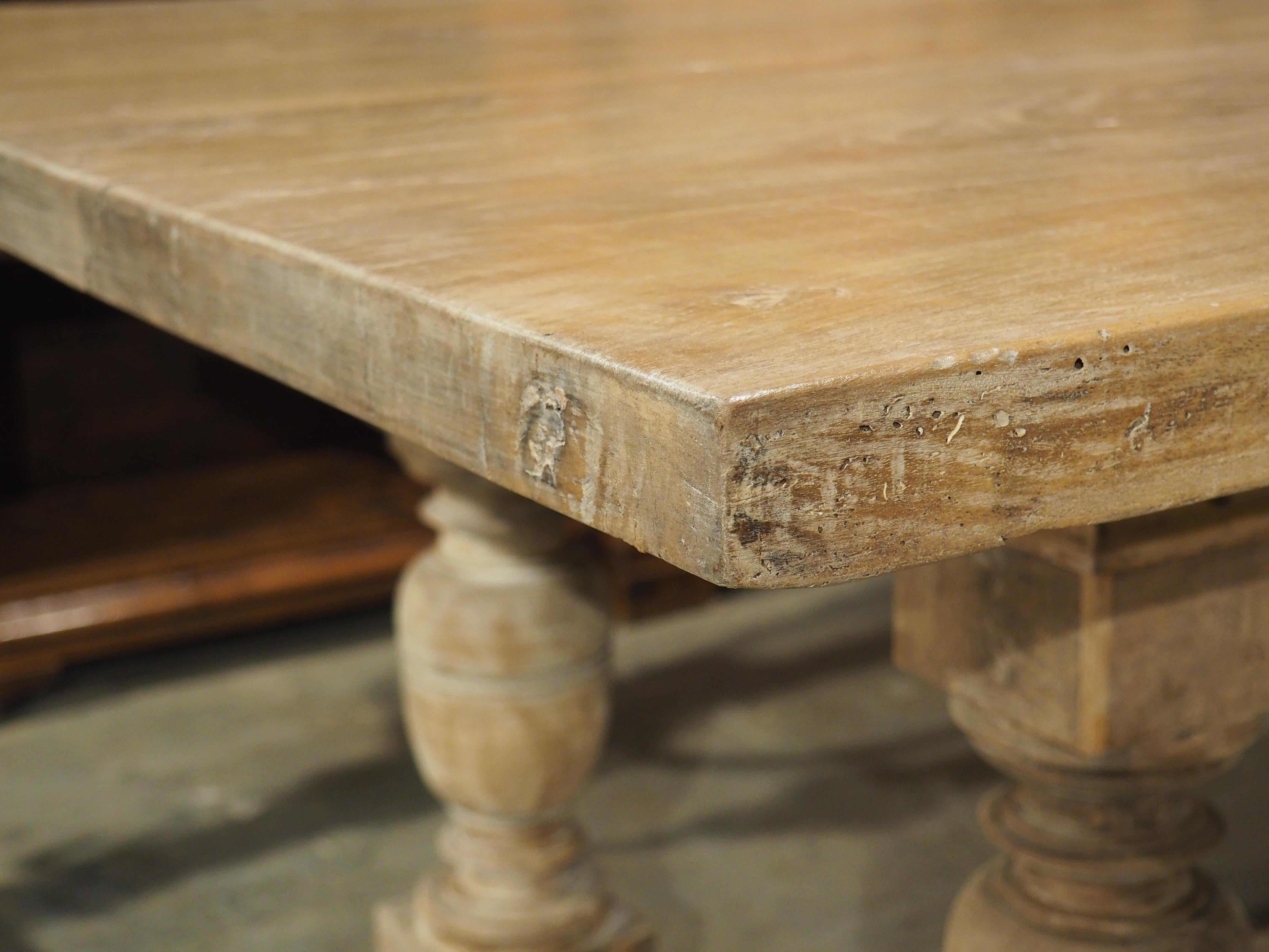 Table de salle à manger à deux rangs en noyer du 19e siècle, Italie Bon état - En vente à Dallas, TX