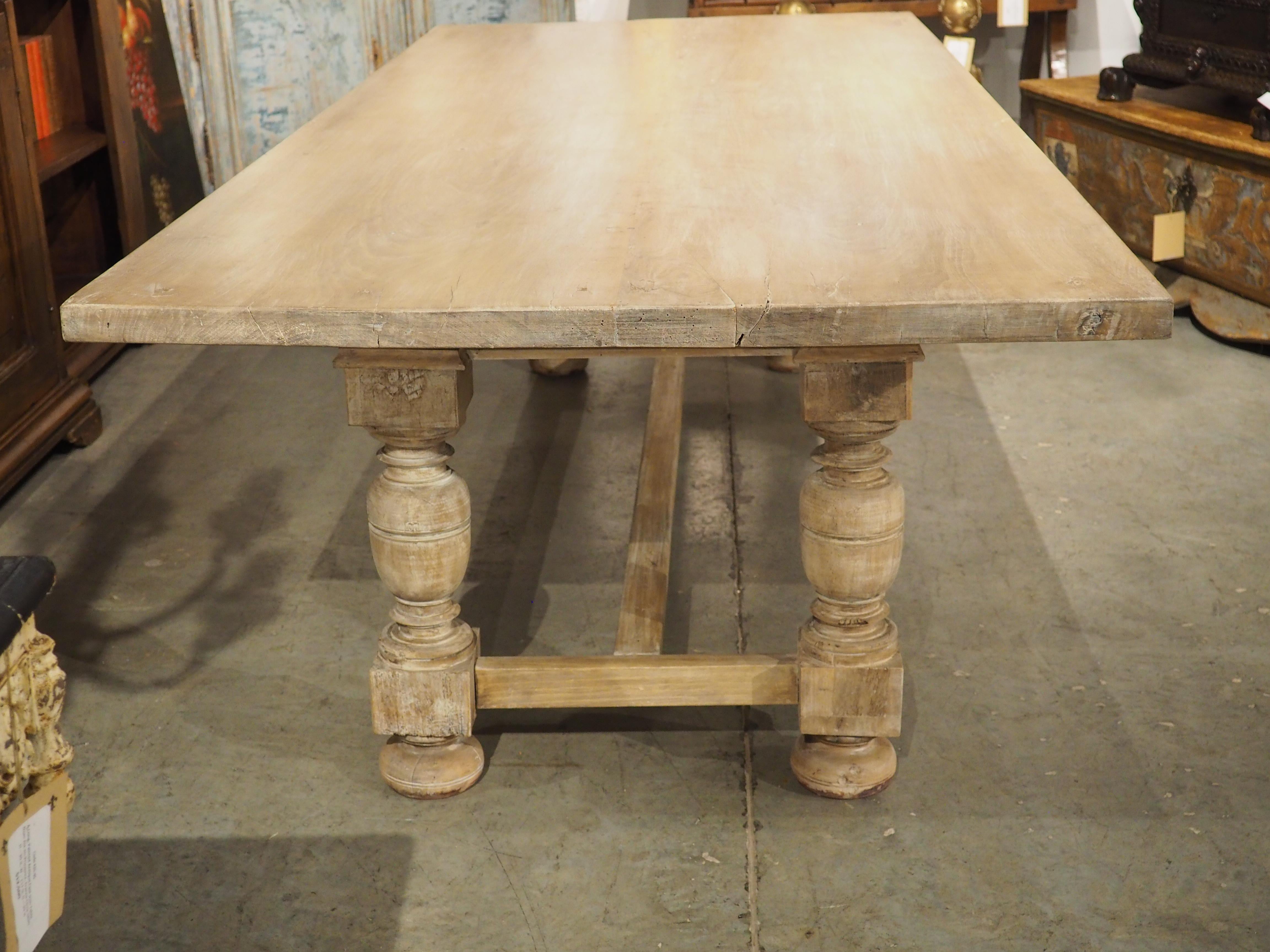 Bois Table de salle à manger à deux rangs en noyer du 19e siècle, Italie en vente