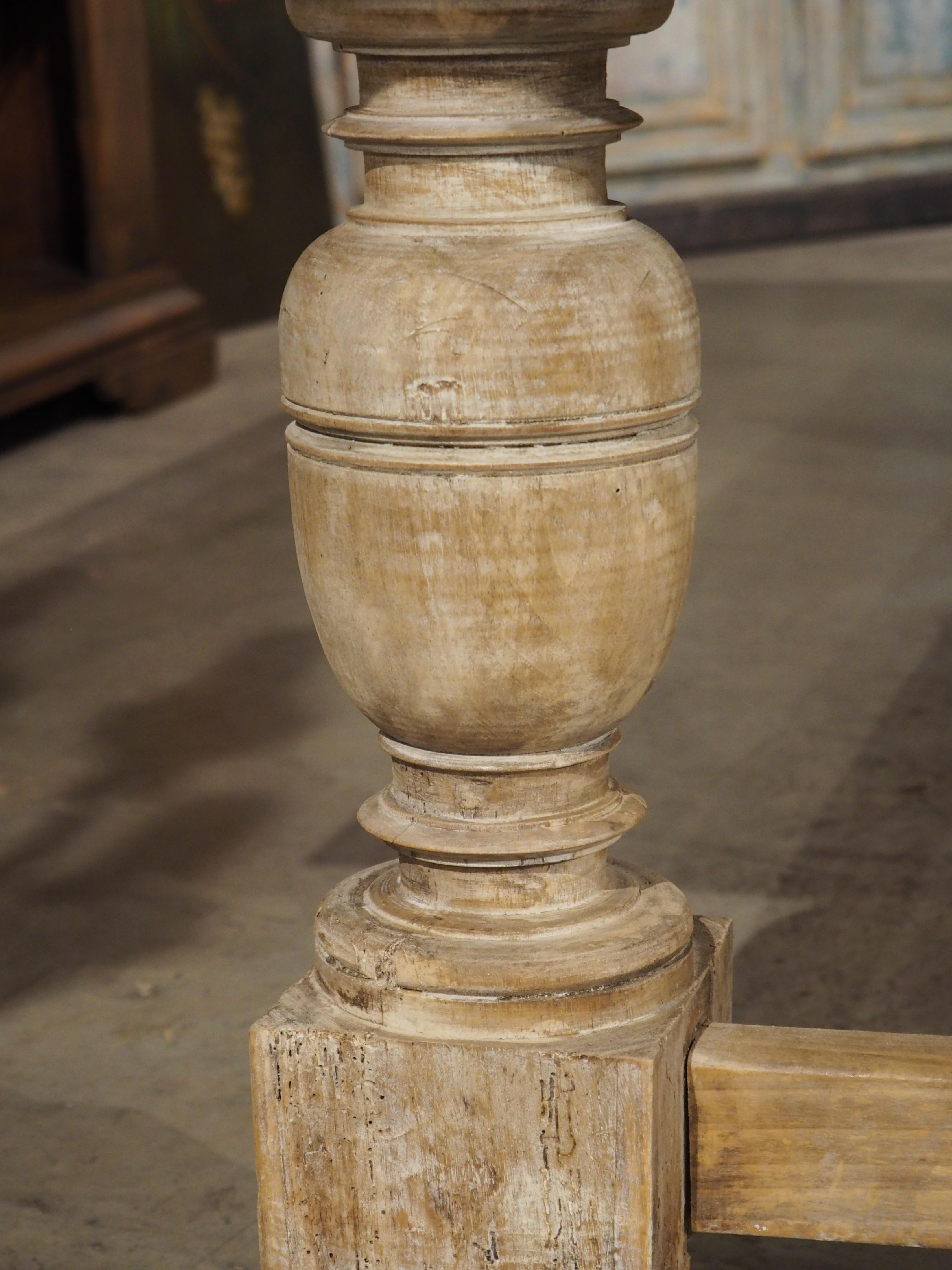 Table de salle à manger à deux rangs en noyer du 19e siècle, Italie en vente 1