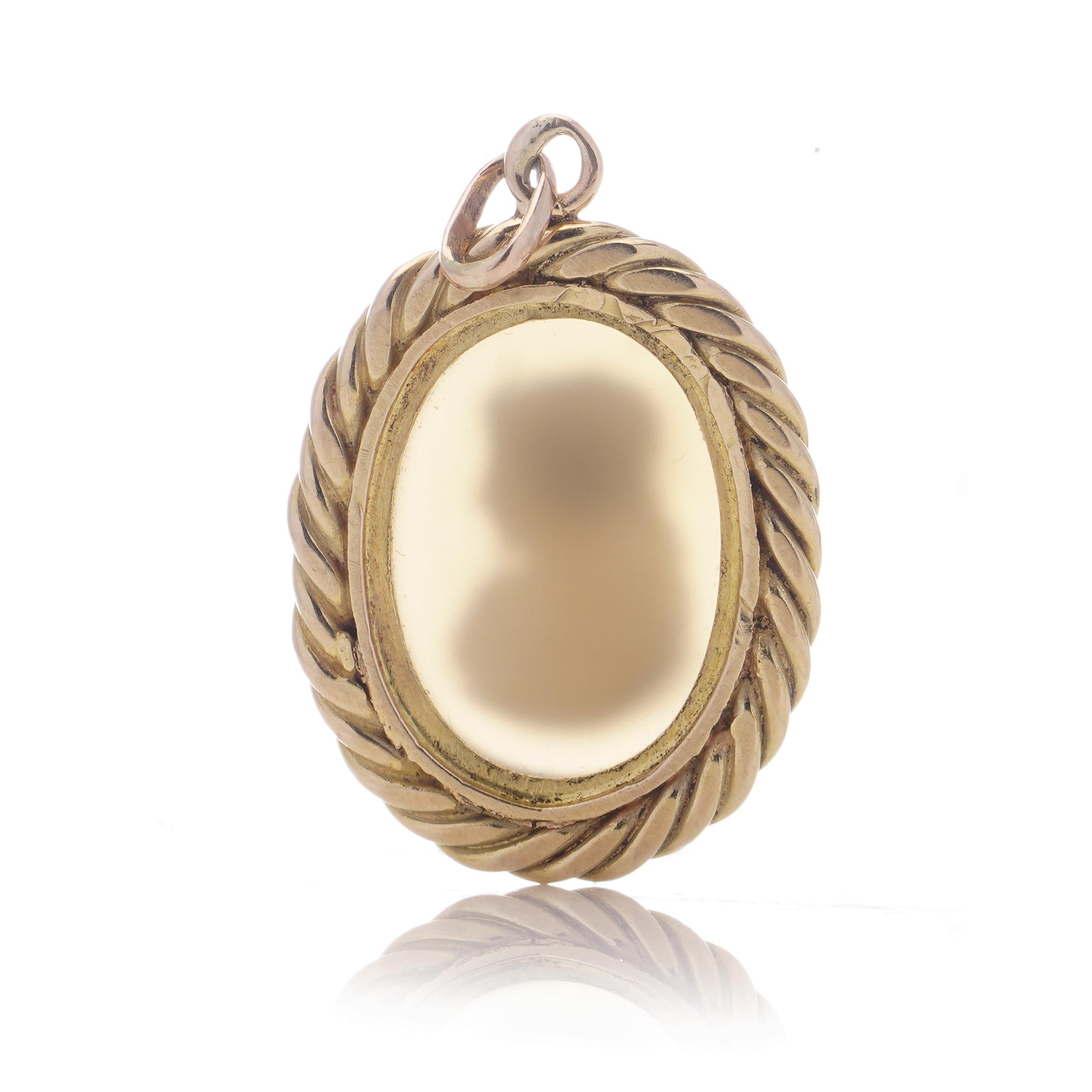 19th Century 20kt. yellow gold  Carved Shell and Chalcedony Cameo Gold Pendant For Sale 1