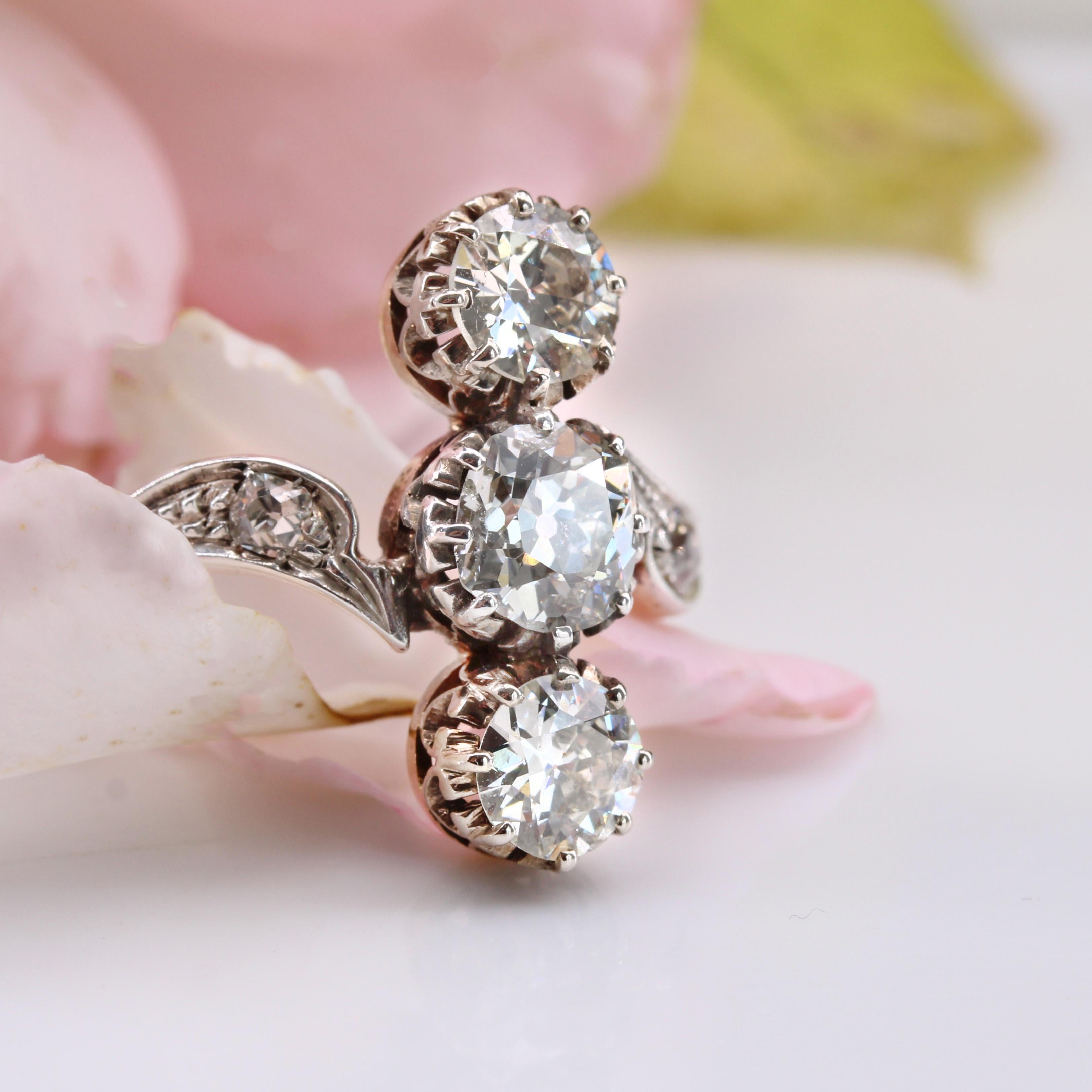 19th Century 3 Diamonds 18 Karat Rose Gold Silver Ring For Sale 7