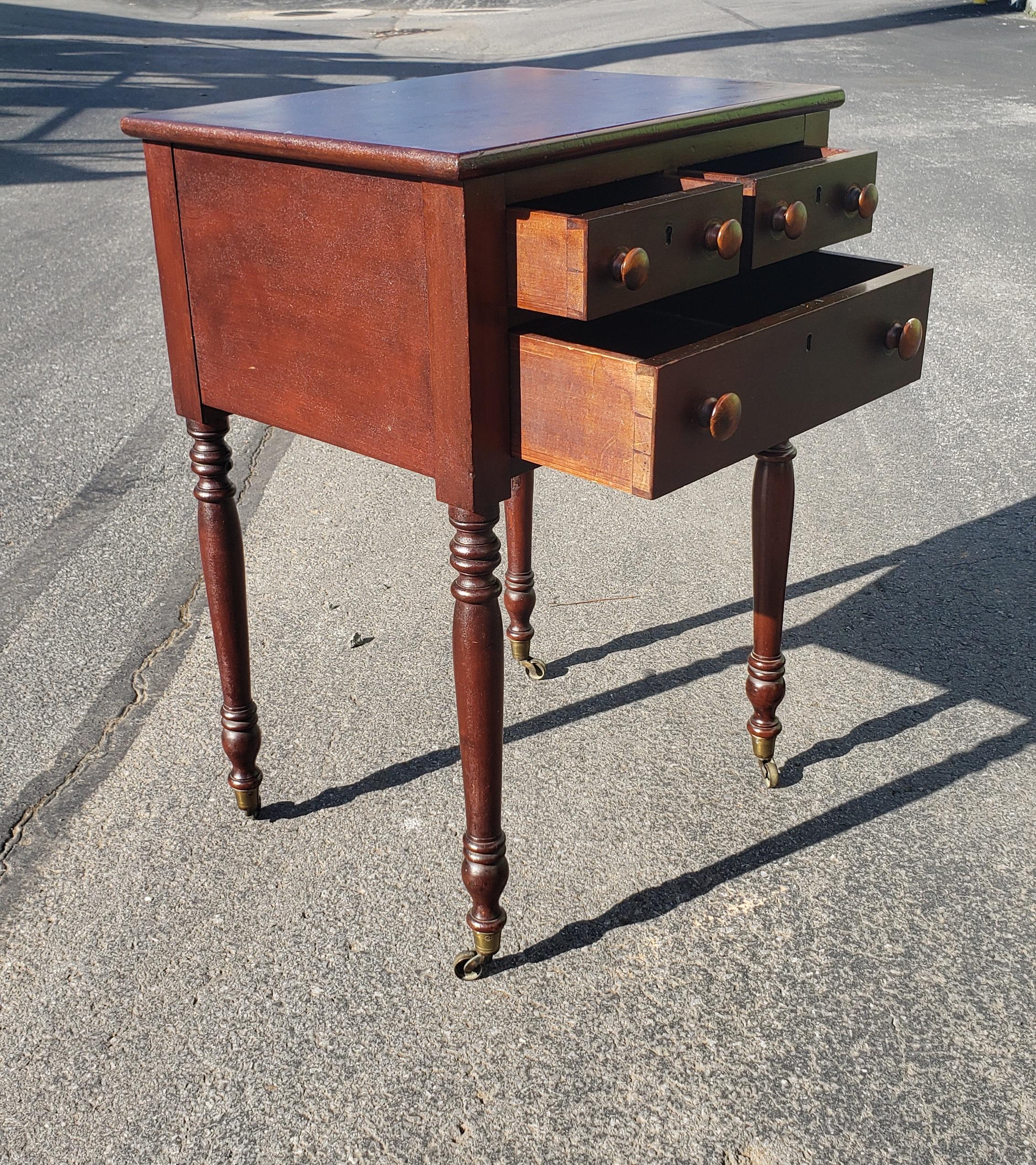 American 19th Century 3-Drawer Turned Legs Mahogany Work Table on Wheels For Sale