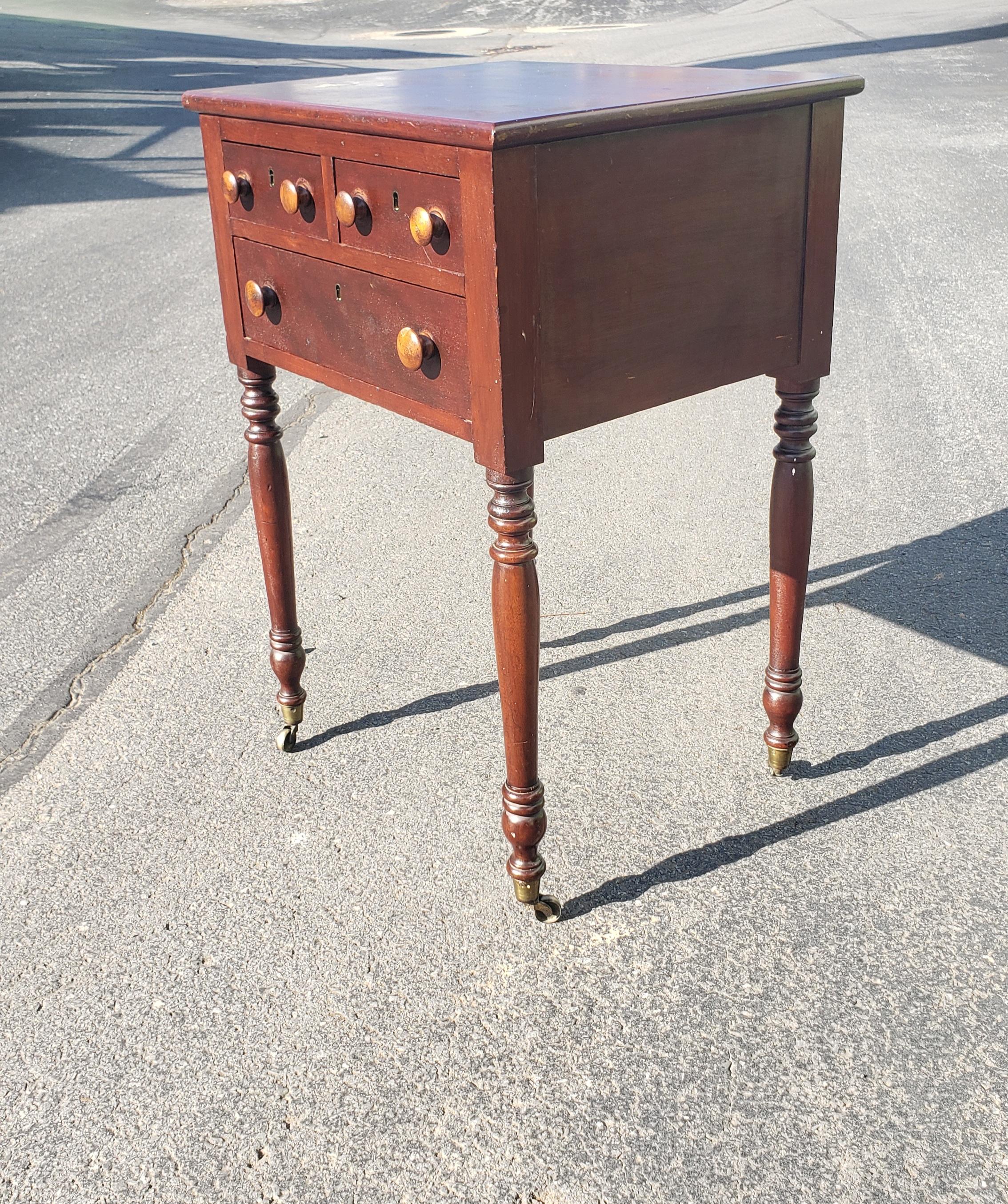 19th Century 3-Drawer Turned Legs Mahogany Work Table on Wheels For Sale 1