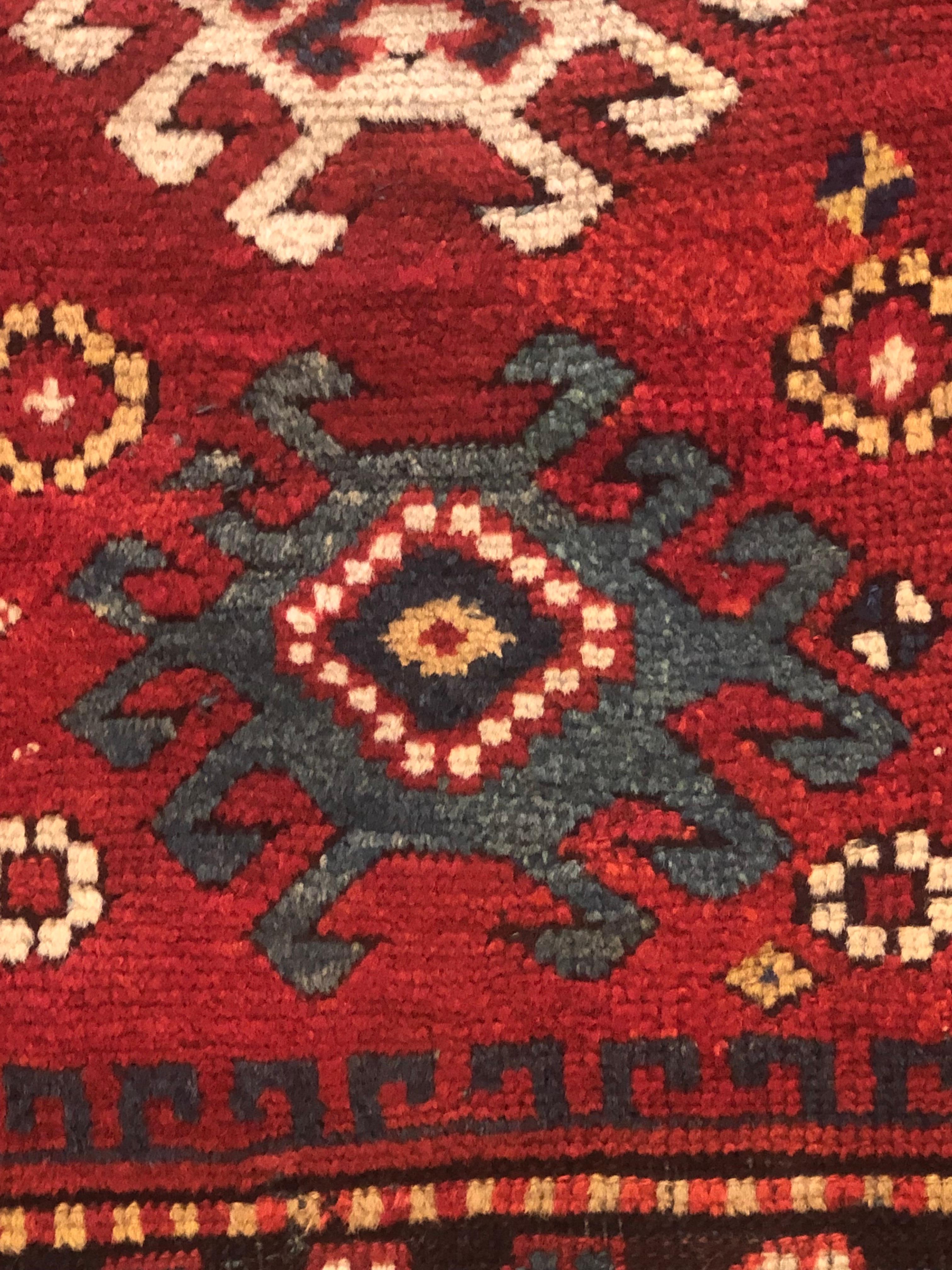 19th Century 3 Medaillion Kasak Borjalou Red and MultiBorder Rug, ca 1870 In Good Condition For Sale In Firenze, IT