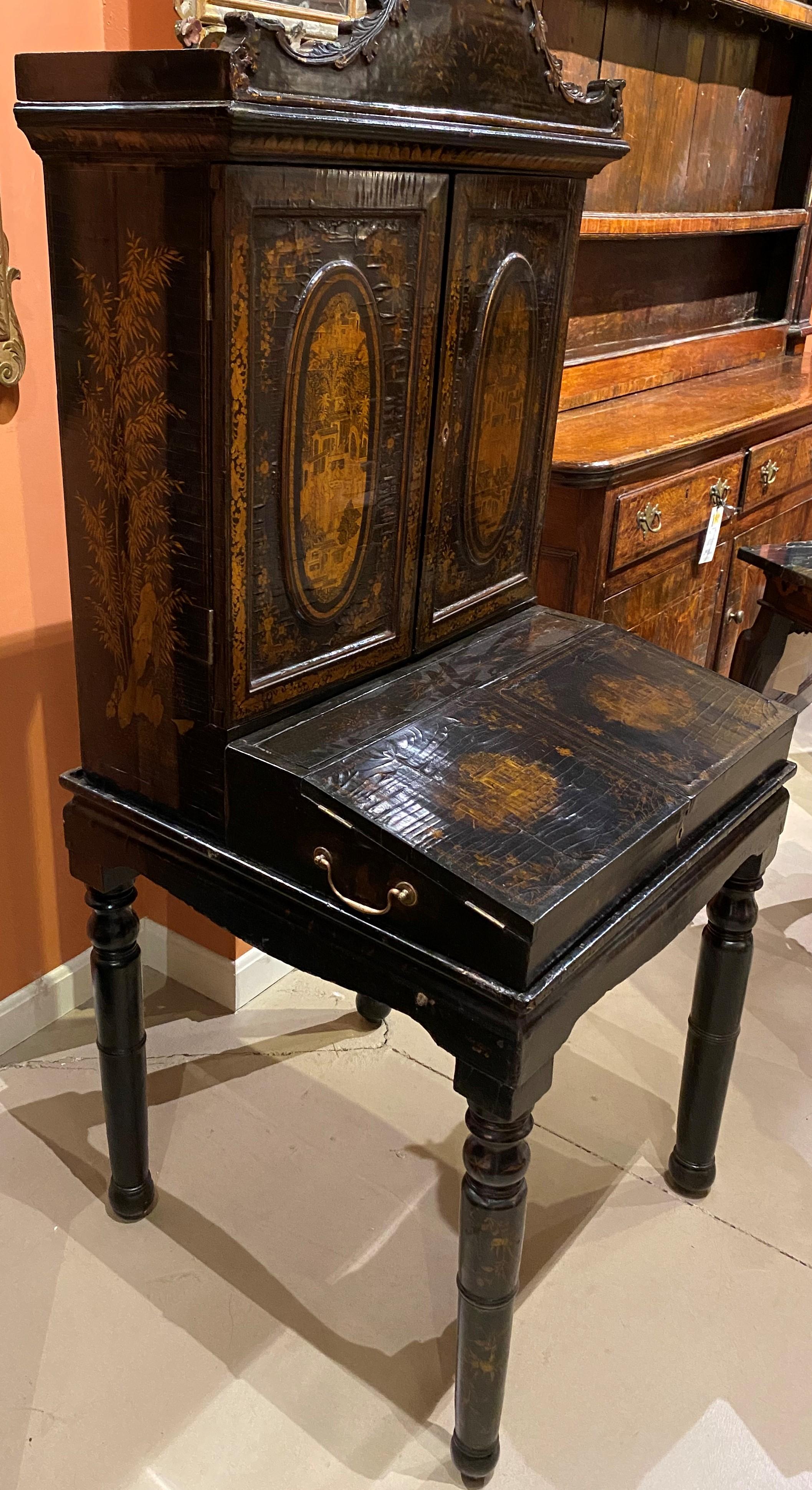 19. Jahrhundert, 3-teiliger, kleiner Lack-Sekretär-Schreibtisch mit schöner Chinoiserie im Angebot 1