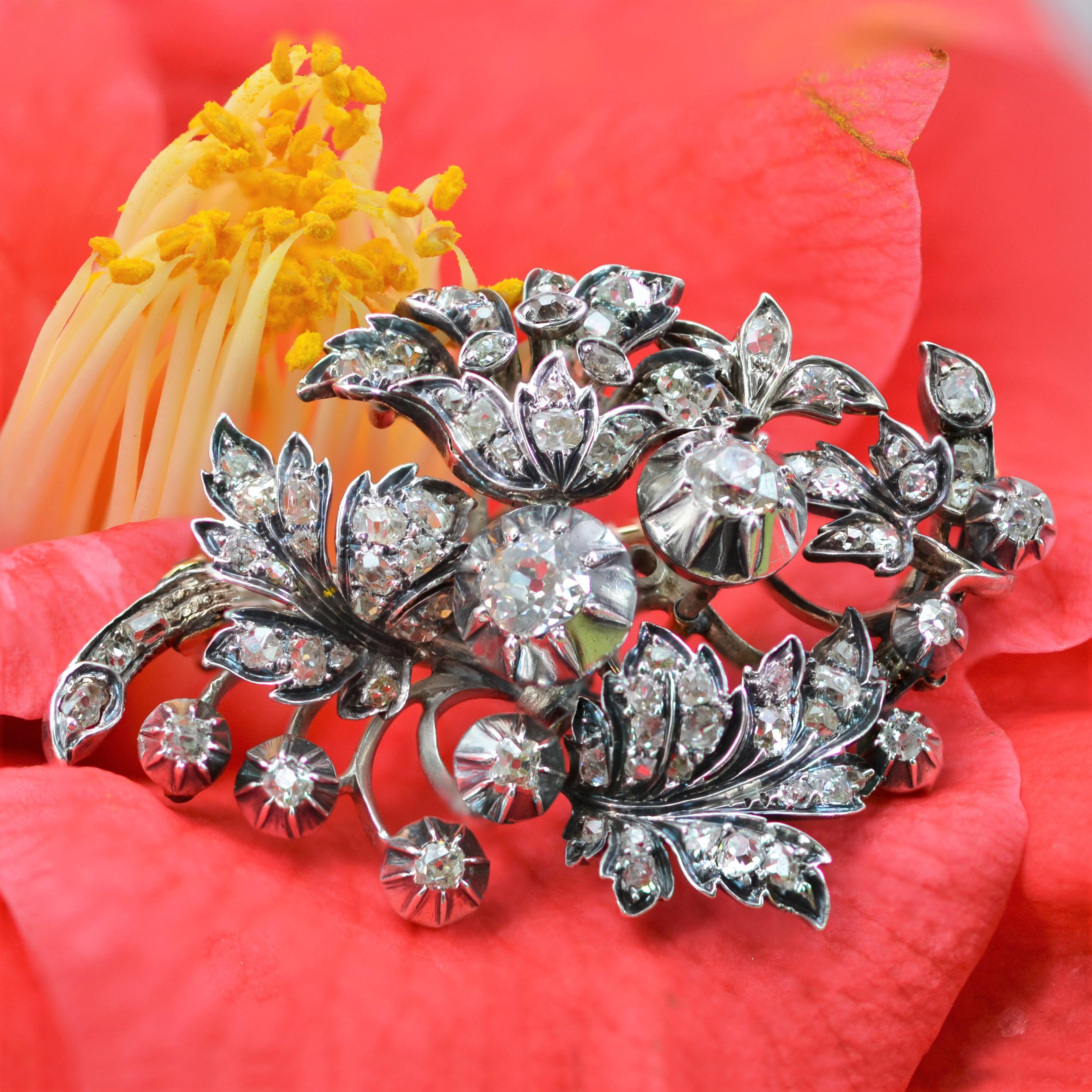 19th Century 3, 90 Carats Diamonds Bouquet Silver 18 Karat Yellow Gold Brooch For Sale 7