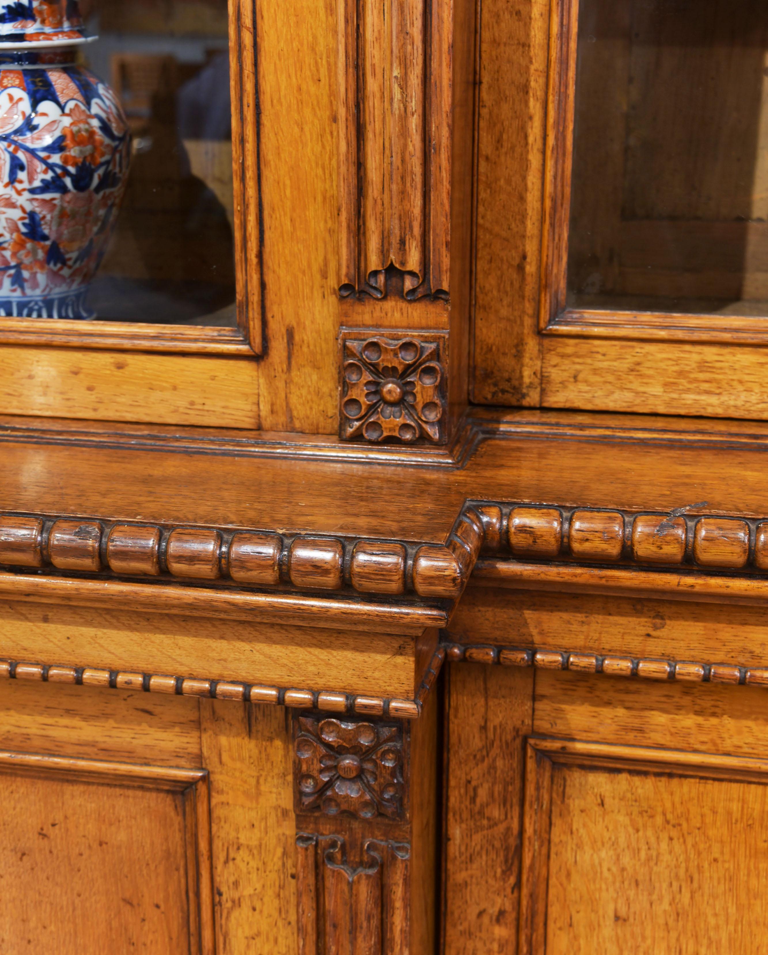 19th Century 4-Door Breakfront Oak Bookcase In Good Condition In London, GB