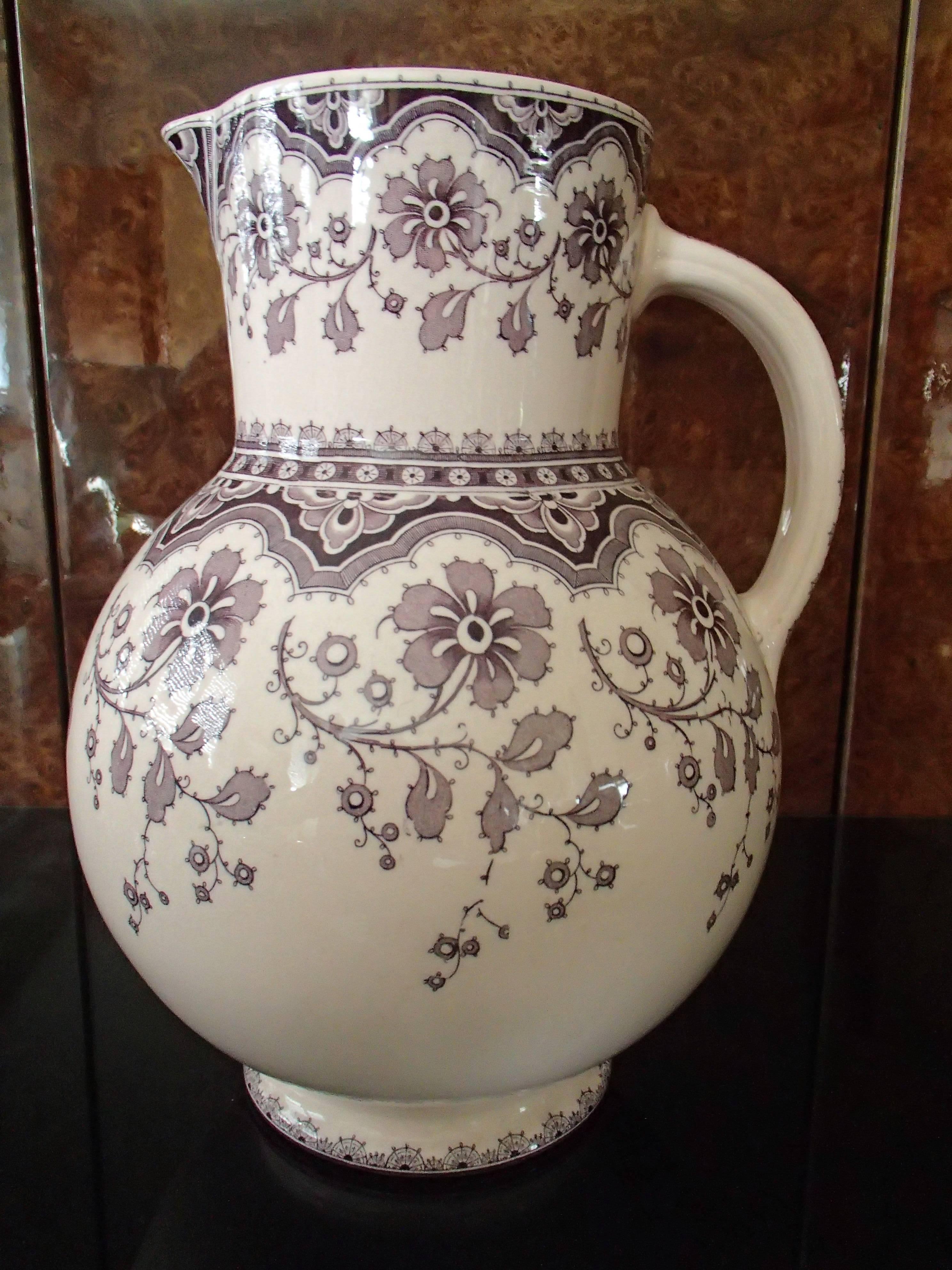 Keramik-Kammer-Set in Blassrosa und Violett, „Malines“, Sarrguemine, 4 Teile (Arts and Crafts) im Angebot