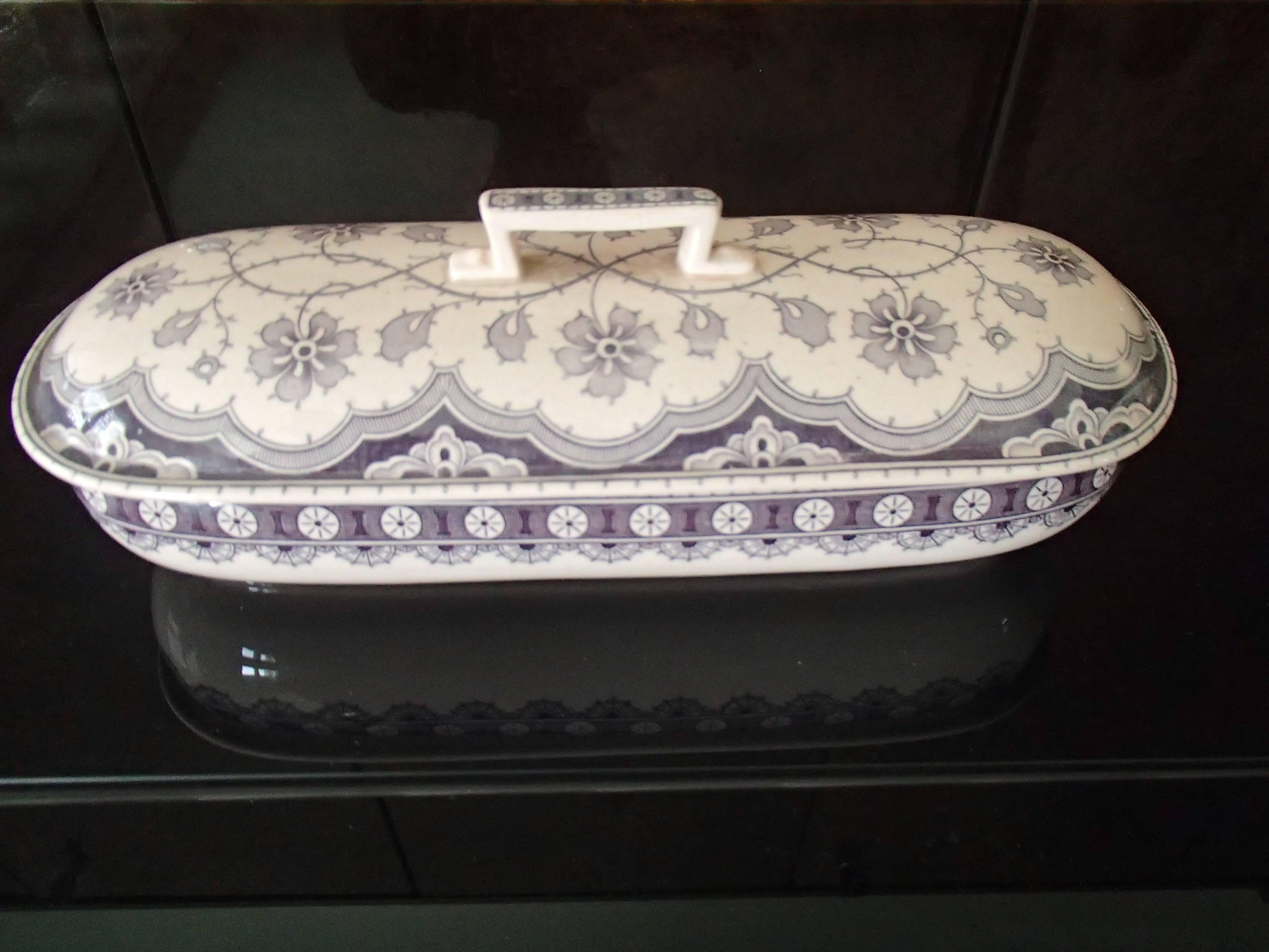 Keramik-Kammer-Set in Blassrosa und Violett, „Malines“, Sarrguemine, 4 Teile (Frühes 20. Jahrhundert) im Angebot
