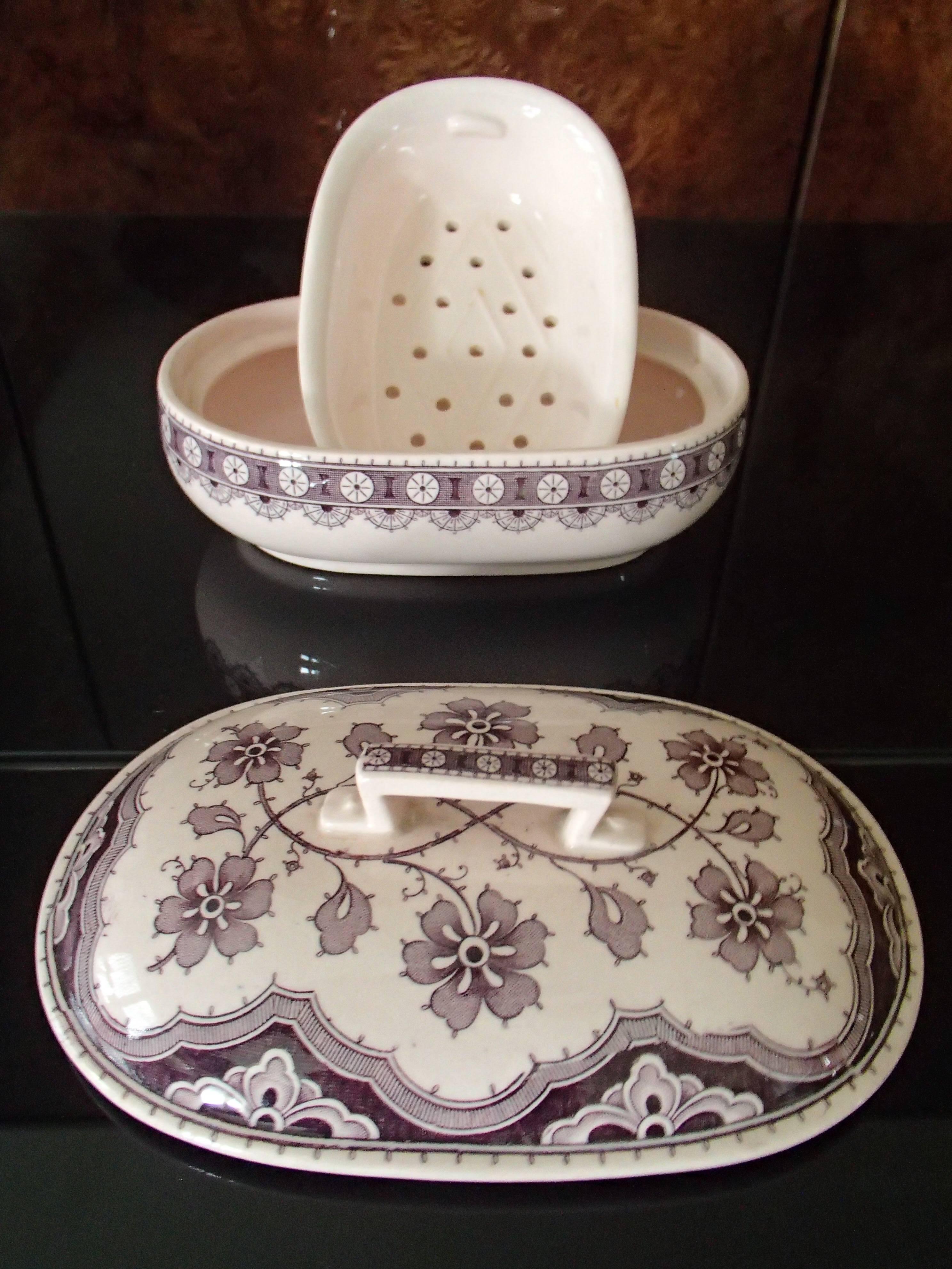 Keramik-Kammer-Set in Blassrosa und Violett, „Malines“, Sarrguemine, 4 Teile (Frühes 20. Jahrhundert) im Angebot