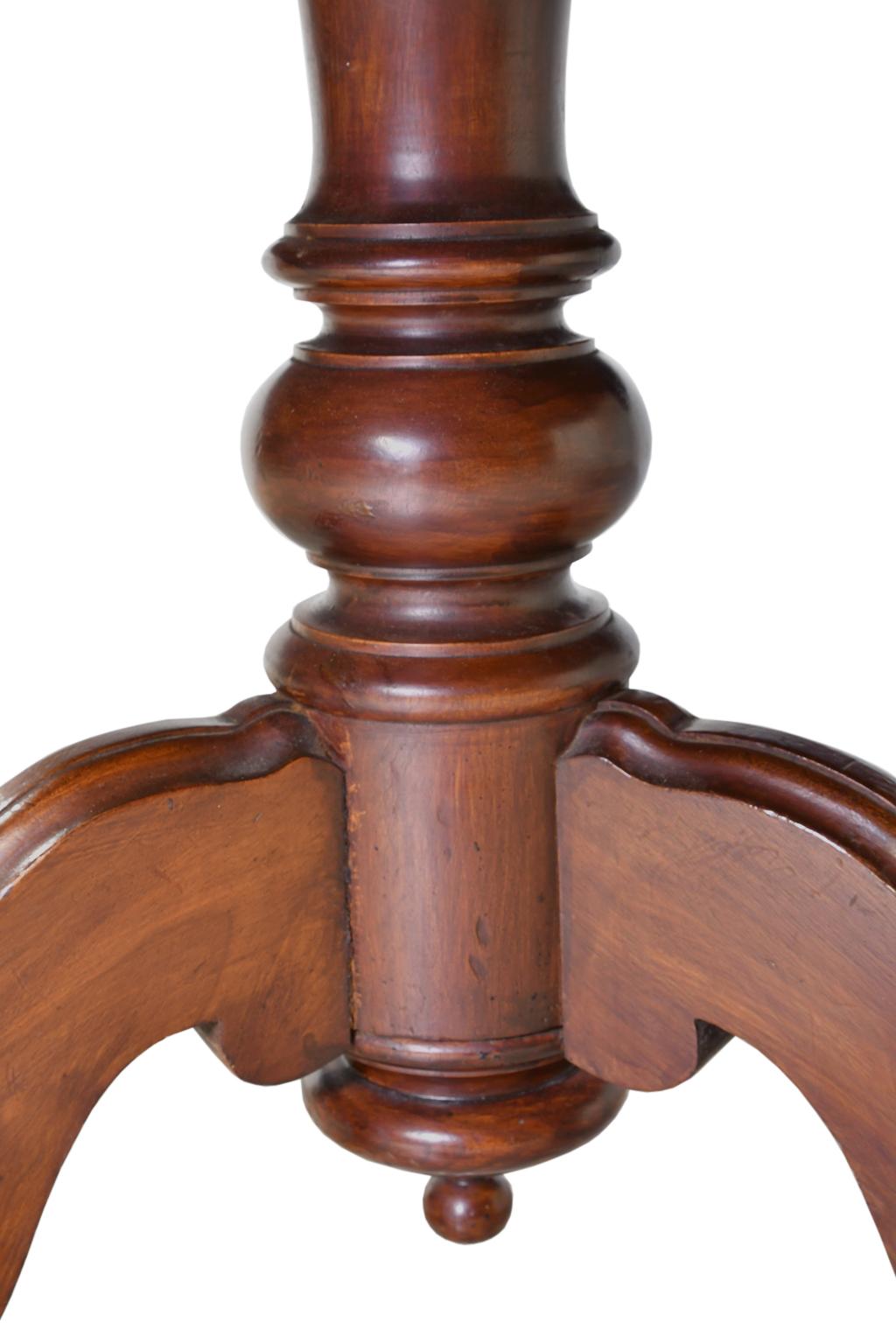 19th Century Round English Tilt-Top Pedestal Table in Walnut 10