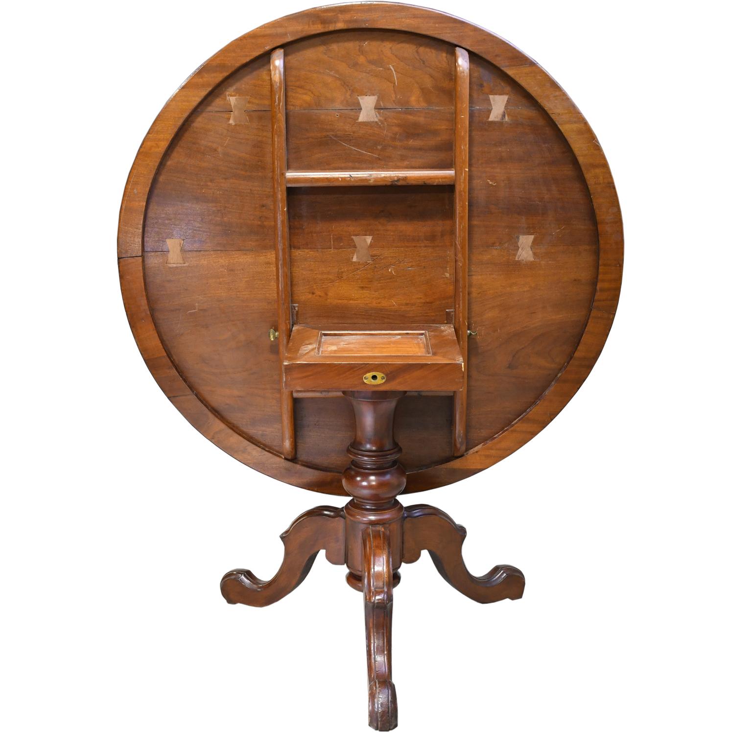 19th Century Round English Tilt-Top Pedestal Table in Walnut 2