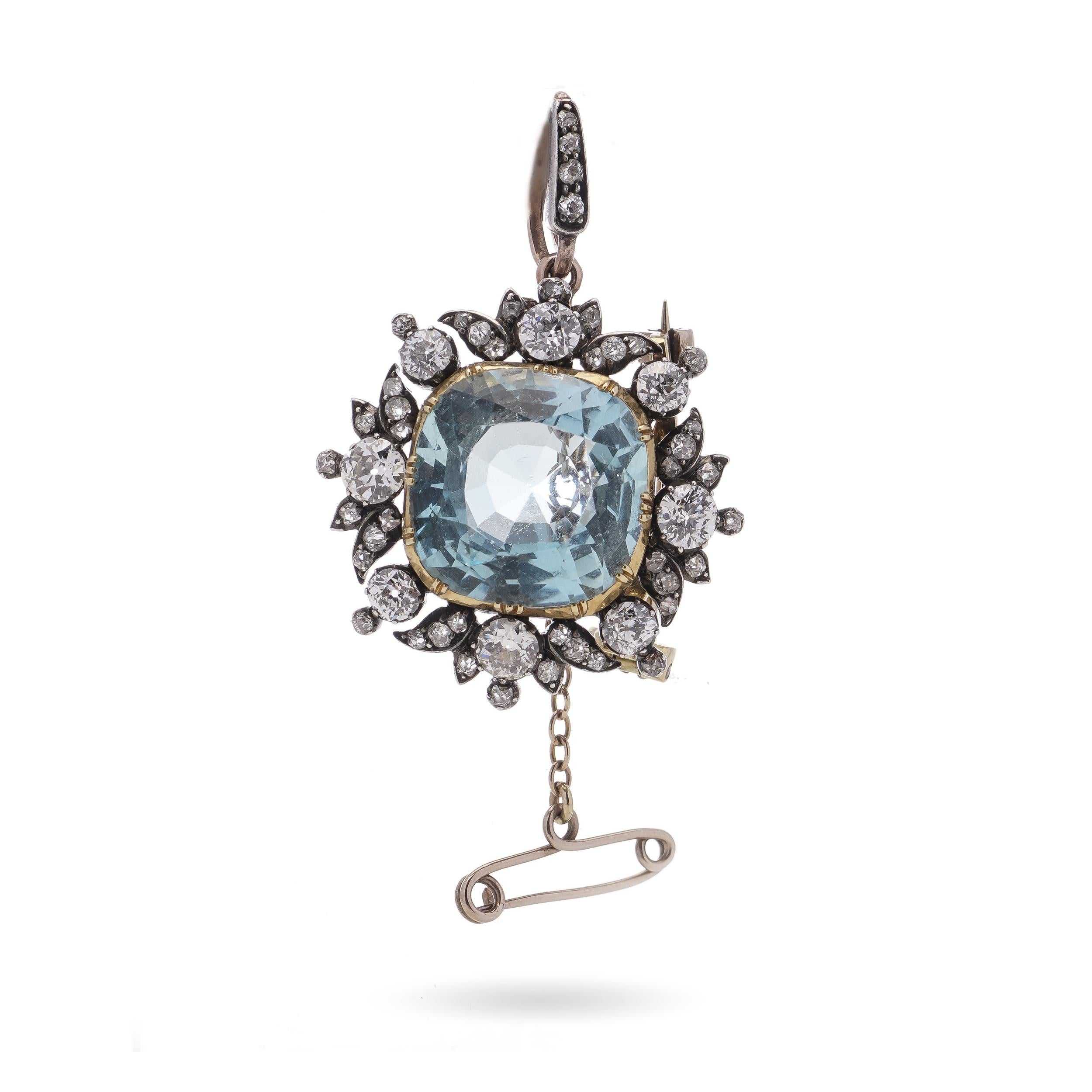 19th Century 9kt gold and silver 7.17 cts. of cushion-cut Aquamarine brooch In Good Condition For Sale In Braintree, GB