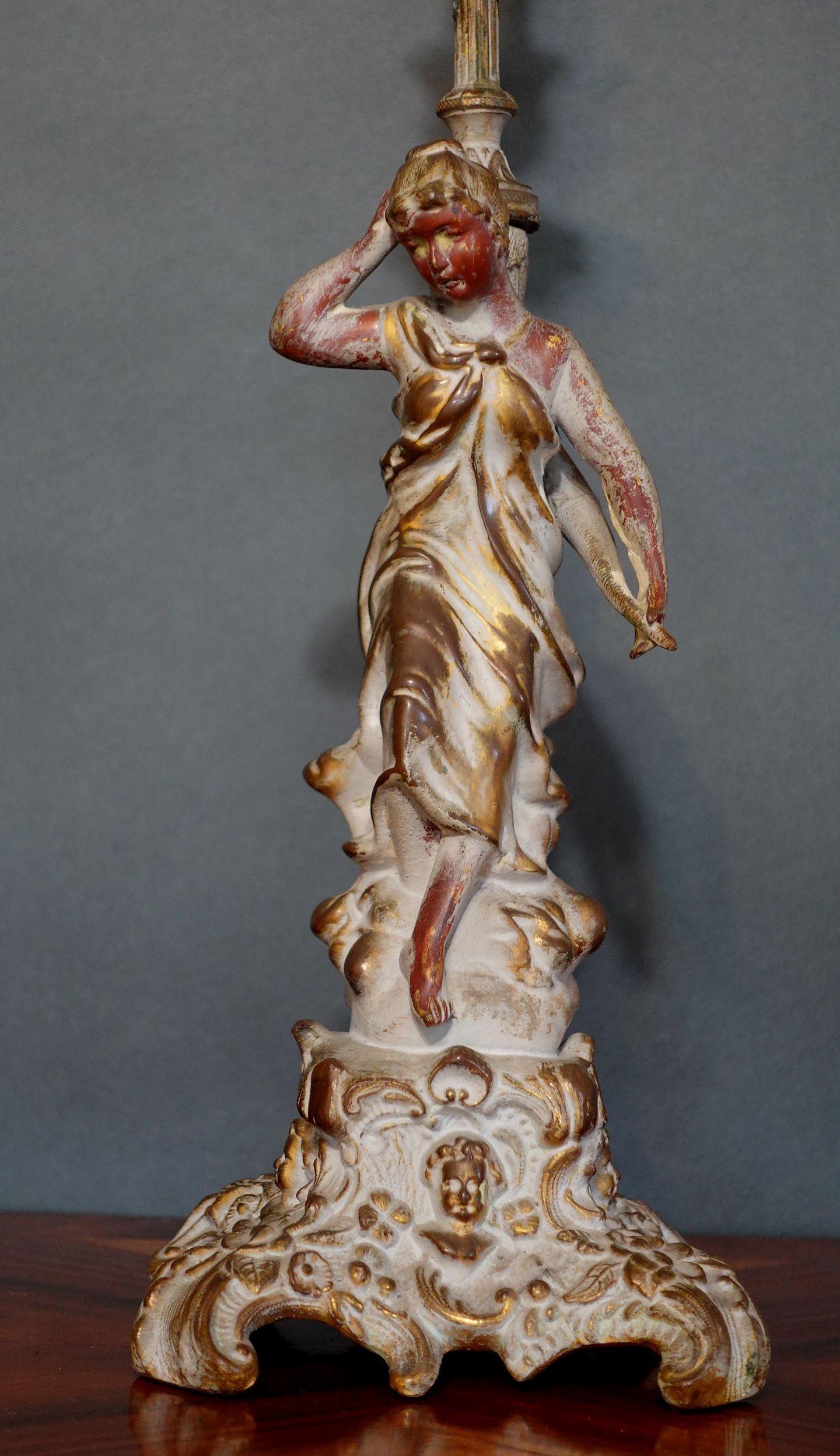 Französische patinierte Bronzeskulptur Kandelaber-Kerzenhalter, 19. Jahrhundert (Gegossen) im Angebot