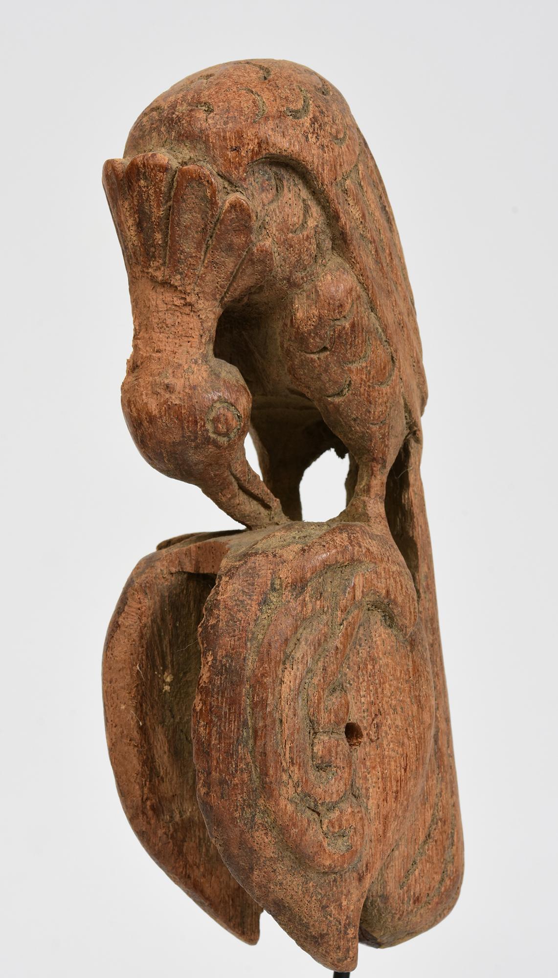 Ein Paar antike burmesische Holz-Textilwerkzeuge in Form eines Vogels aus dem 19. Jahrhundert (Birmanisch) im Angebot