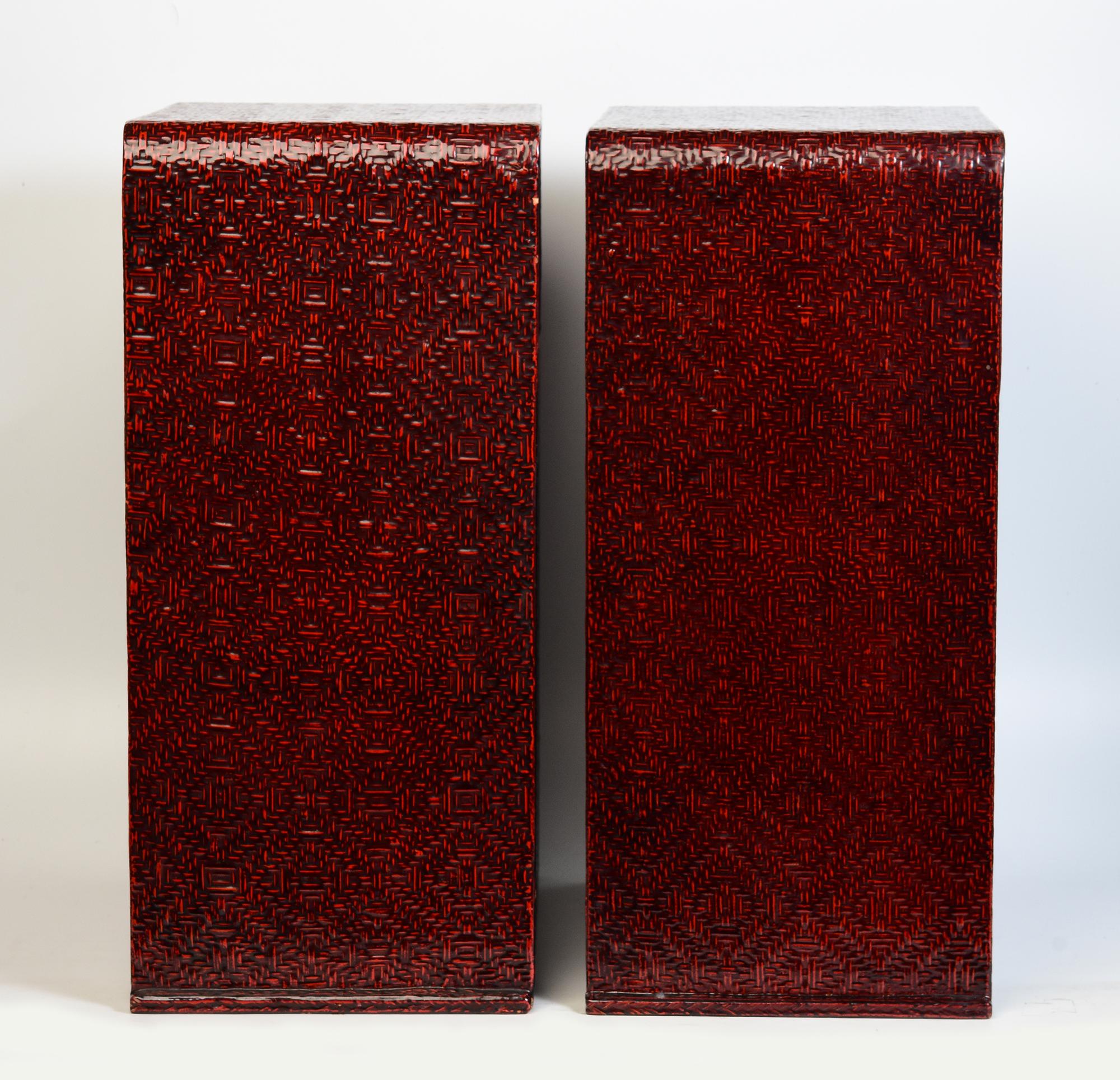 19th Century, A Pair of Antique Japanese Wooden Red Lacquered Cabinet For Sale 8